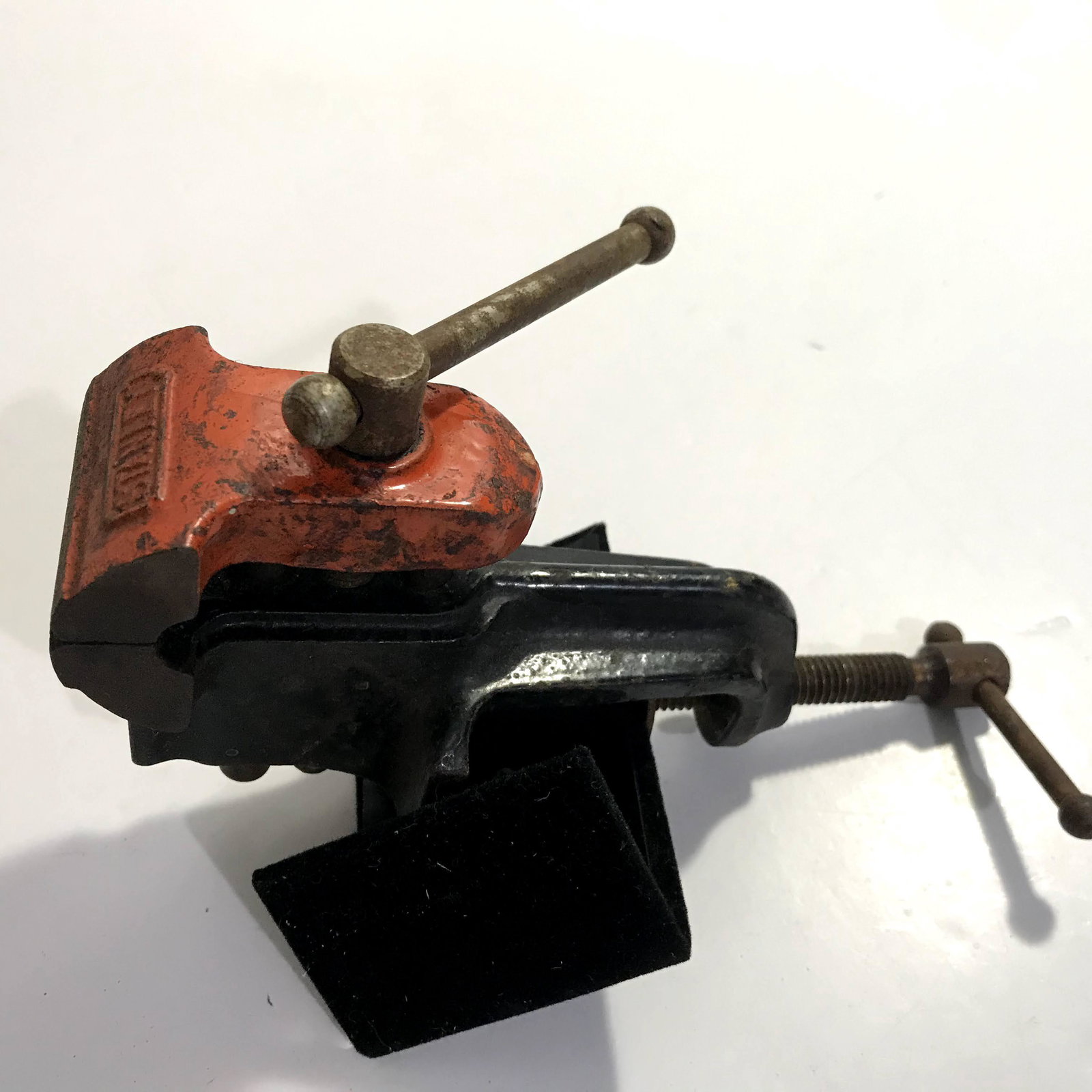Stanley Vise Vintage STANLEY 1 5/8": Stanley Vise Vintage STANLEY 1 5/8" Please view all photos as they are part of the description and condition of this Item, Feel free to contact me with questions or picture requests!