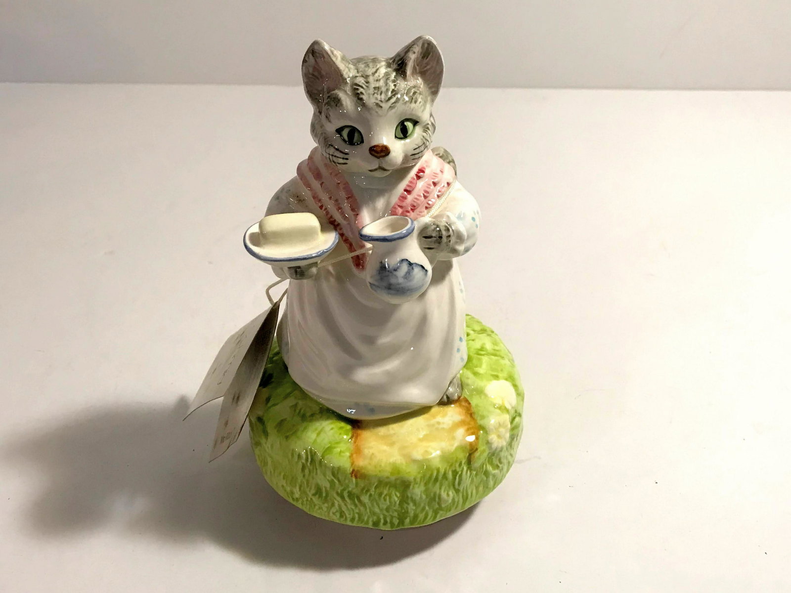 Mrs. Ribby Cat Vintage Schmid Music Box Beatrix Potter: Mrs. Ribby Cat Vintage Schmid Music Box Beatrix Potter Pie and the Patty-Pan 7" New Please view all photos as they are part of the description and condition of this Item, Feel free to contact me with 
