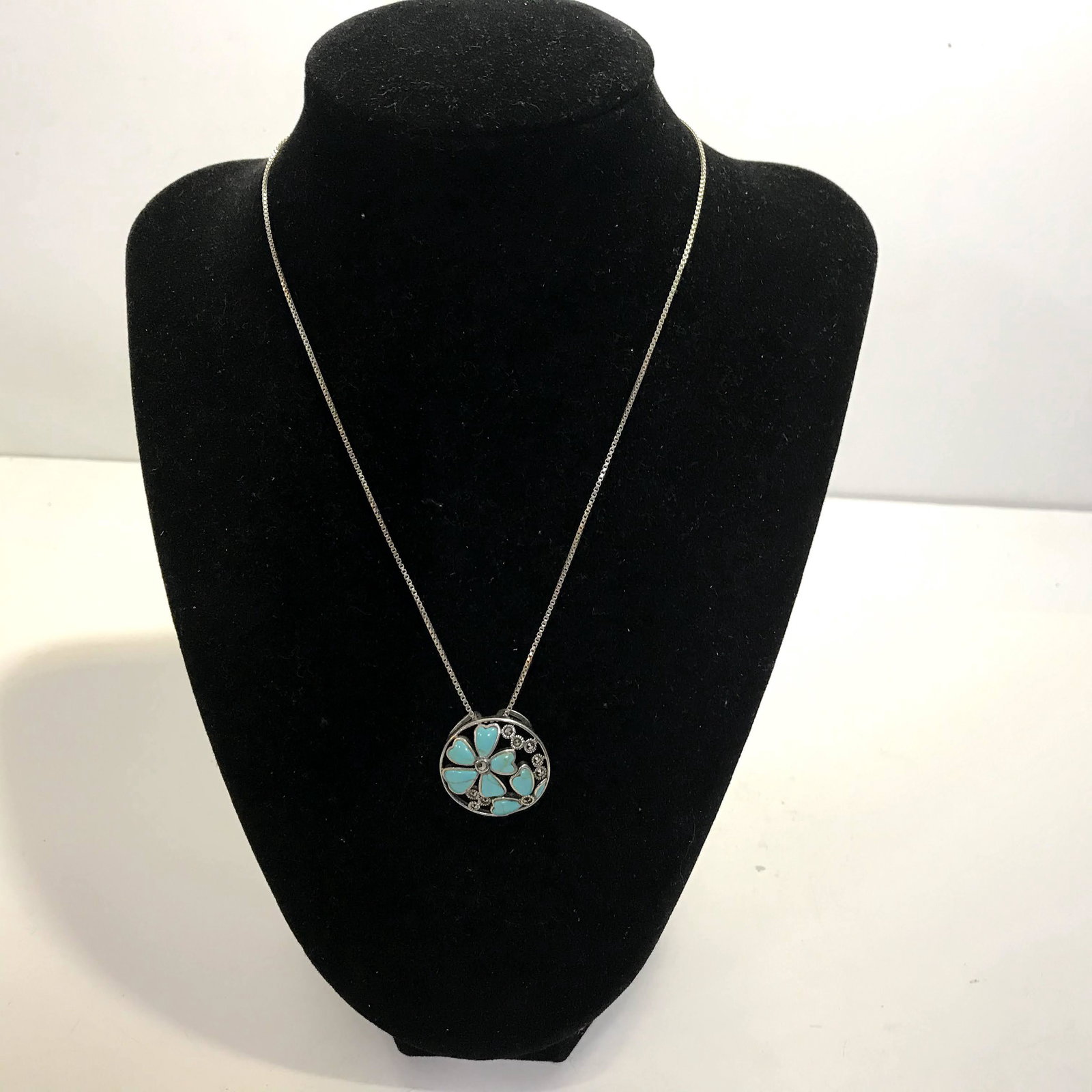 Vintage Willie Shaw turquise Flower pendant 16": Vintage Willie Shaw turquise Flower pendant 16" Please view all photos as they are part of the description and condition of this Item, Feel free to contact me with questions or picture requests!.Used 
