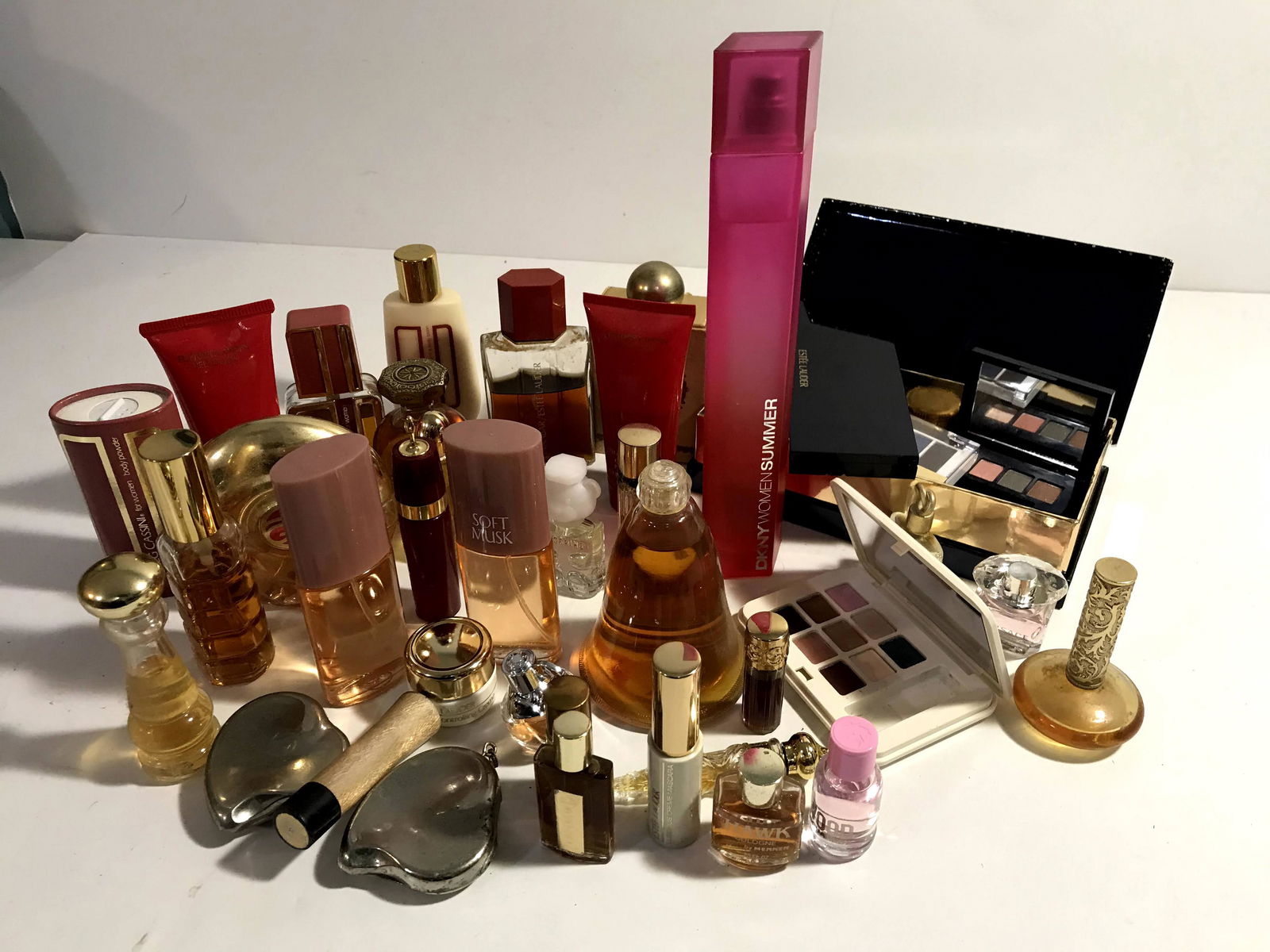 Huge Lot of Perfume Estee Lauder Avon DKNY Elizabeth: Huge Lot of Perfume Estee Lauder Avon DKNY Elizabeth Arden and more! Please view all photos as they are part of the description and condition of this Item, Feel free to contact me with questions or pi