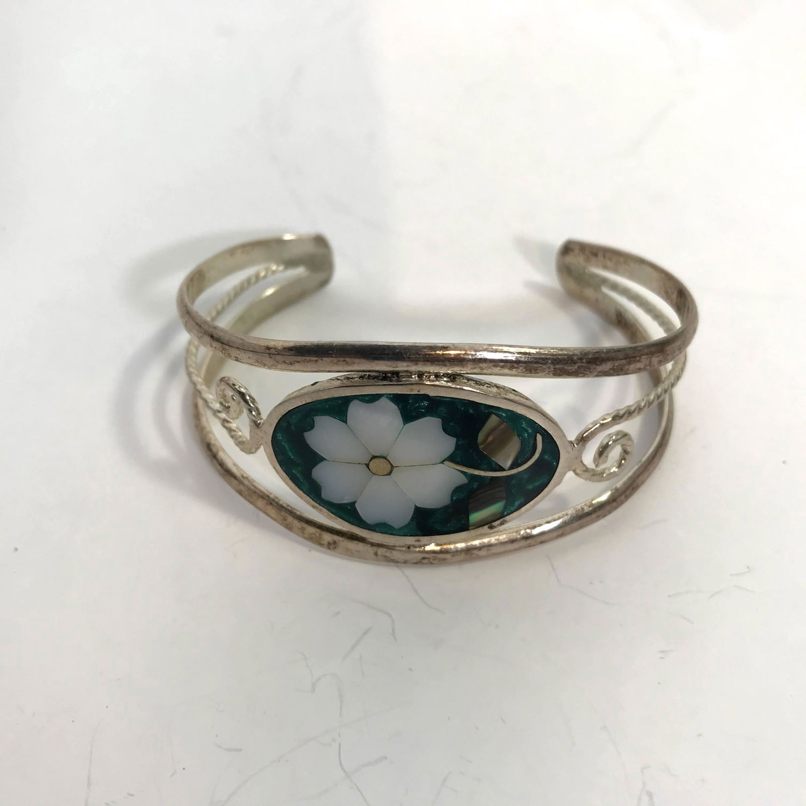 Vintage Sterling Silver Mother Of Pearl and Abalone: Vintage Sterling Silver Mother Of Pearl and Abalone Mexico Torque Bracelet 2 1/4" Please view all photos as they are part of the description and condition of this Item, Feel free to contact me with qu