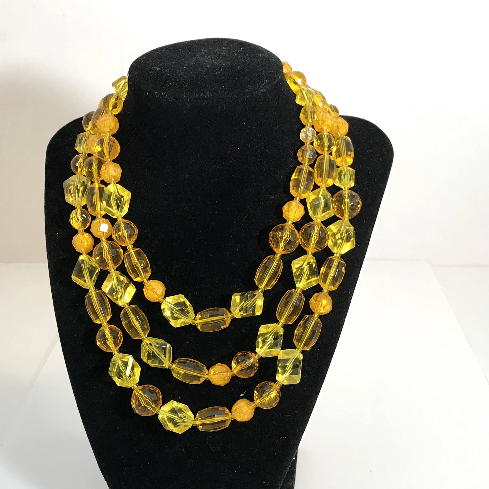 Hattie Carnegie Vintage Yellow Signed Beaded Necklace: Hattie Carnegie Vintage Yellow Signed Beaded Necklace 16" Please view all photos as they are part of the description and condition of this Item, Feel free to contact me with questions or picture reque