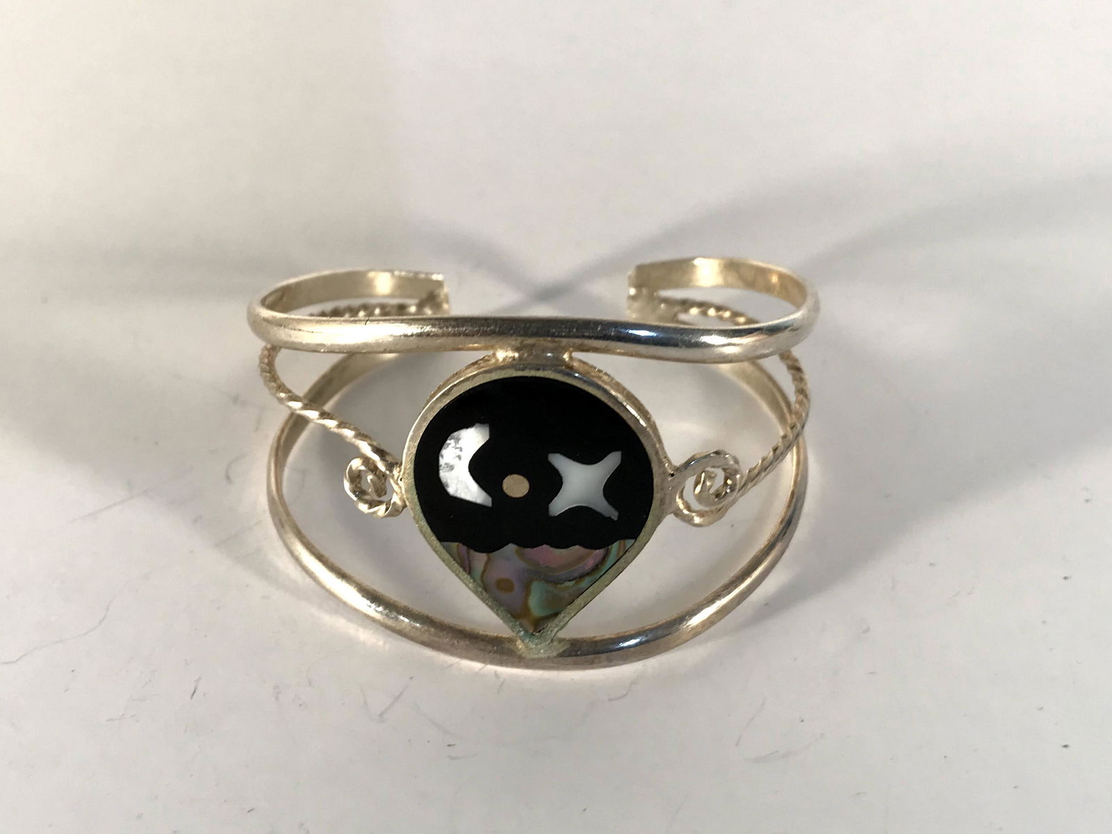 Vintage Sterling Silver Mother Of Pearl and Abalone: Vintage Sterling Silver Mother Of Pearl and Abalone Mexico Torque Bracelet 2 1/4" Please view all photos as they are part of the description and condition of this Item, Feel free to contact me with qu