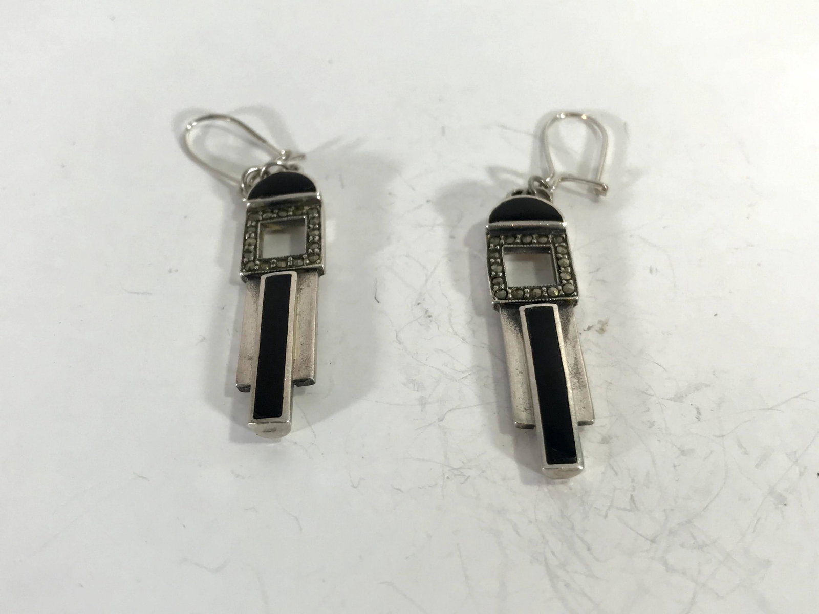 Vintage Sterling Silver Onyx Marcasite Earrings: Vintage Sterling Silver Onyx Marcasite Earrings Please view all photos as they are part of the description and condition of this Item, Feel free to contact me with questions or picture requests! Used 