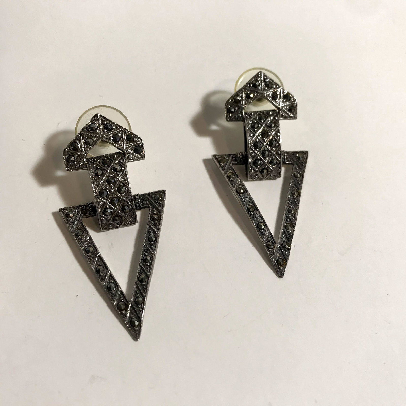 Vintage Large Marcasite Haging Sterling Earrings: Vintage Large Marcasite Haging Sterling Earrings Please view all photos as they are part of the description and condition of this Item, Feel free to contact me with questions or picture requests Used 