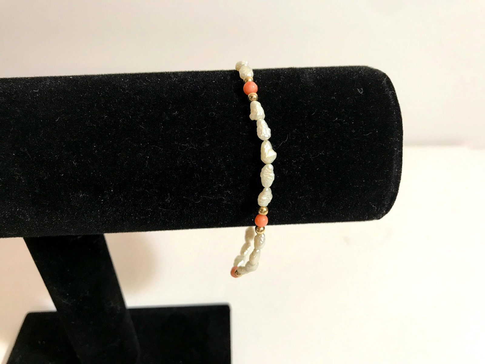 14k yellow gold pearl and coral bead bracelet: 14k yellow gold freshwater pearl and coral bead bracelet, 8" long Please view all photos as they are part of the description and condition of this Item, Feel free to contact me with questions or pictu