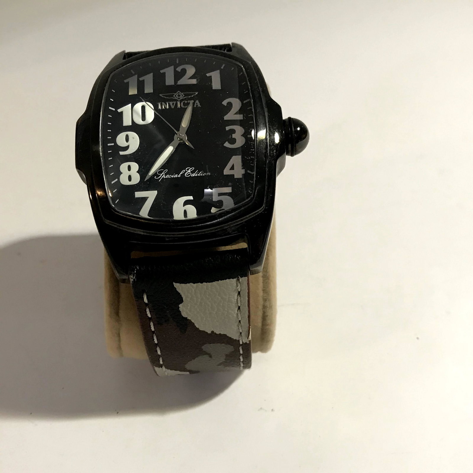 Invicta Special Edition Trinite Watch Night Glow: Invicta Special Edition Trinite Watch Night Glow Please view all photos as they are part of the description and condition of this Item, Feel free to contact me with questions or picture requests!