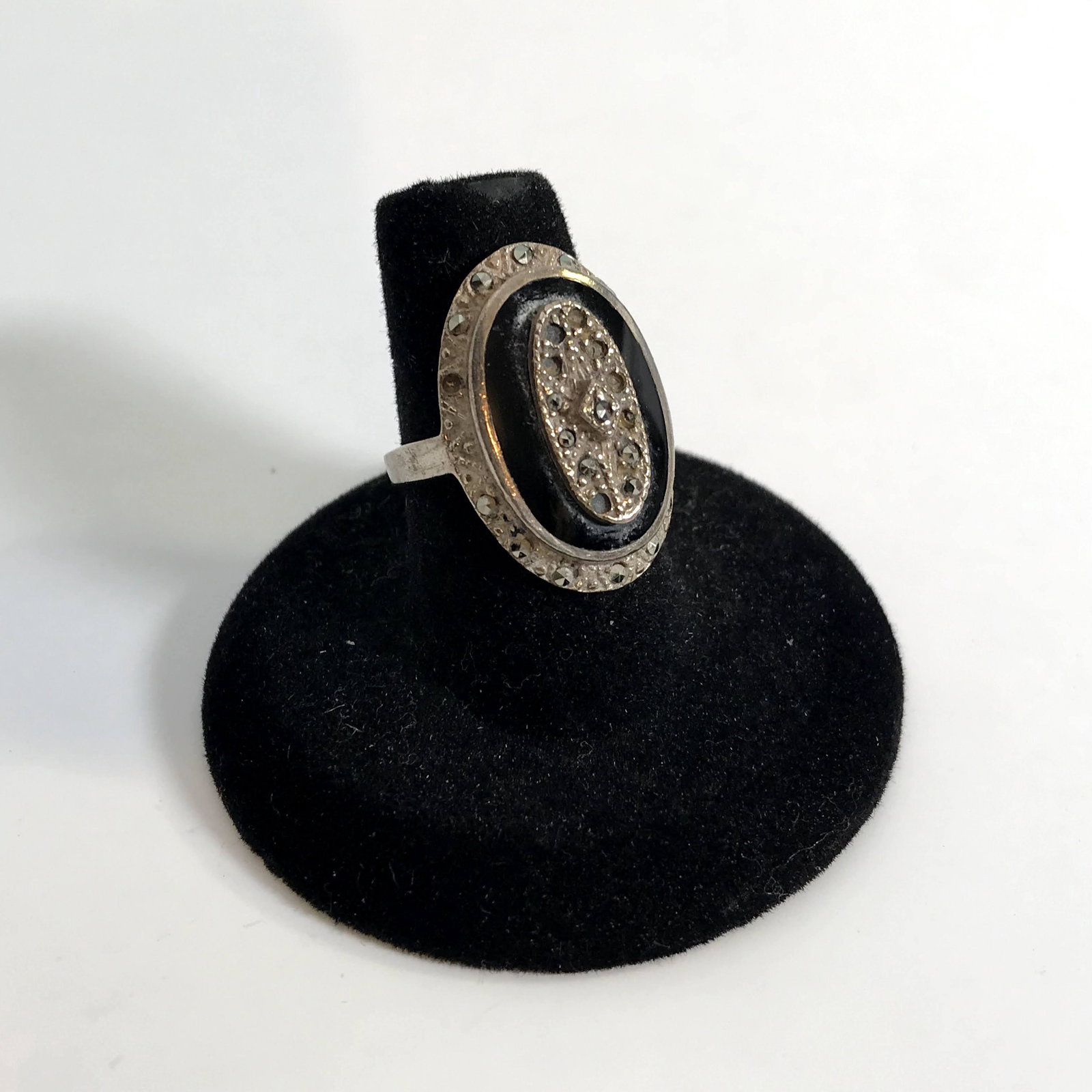 Vintage Sterling Silver Black Onyx Marcasite Ring sz: Vintage Sterling Silver Black Onyx Marcasite Ring sz 6.7 missing some stones Please view all photos as they are part of the description and condition of this Item, Feel free to contact me with questio