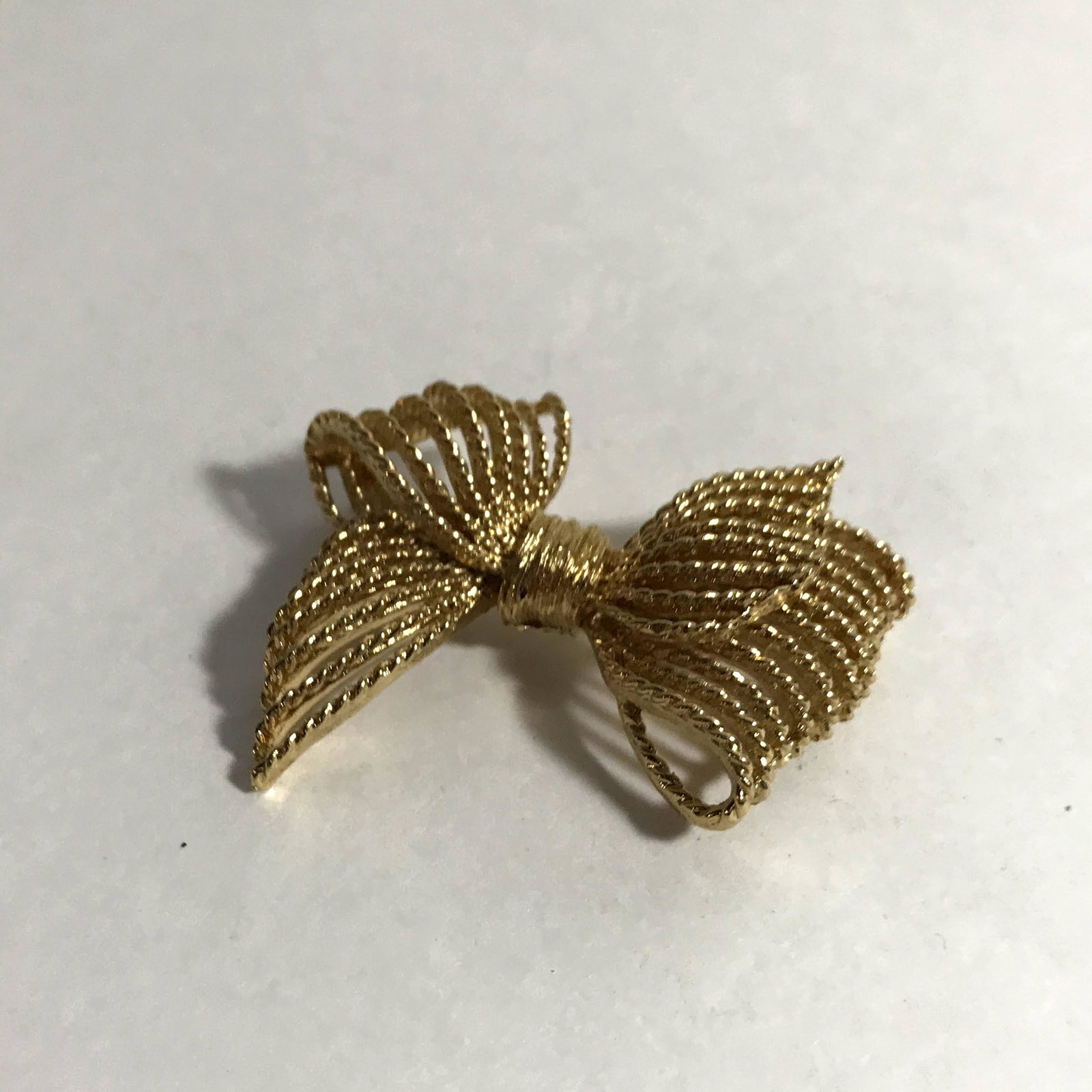 Vintage Retro Monet Gold Tone Ruffled Bow Brooch Pin: Vintage Retro Monet Gold Tone Ruffled Bow Brooch Pin Signed Please view all photos as they are part of the description and condition of this Item, Feel free to contact me with questions or picture req
