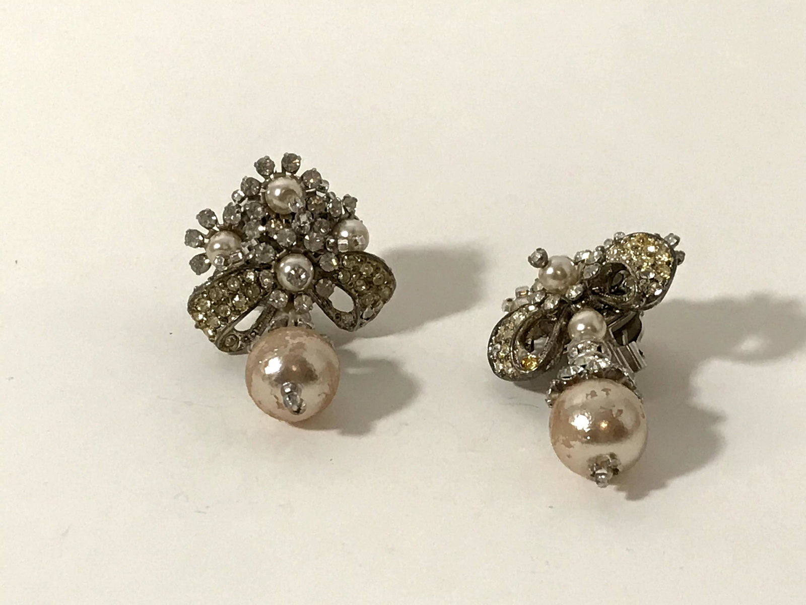 Lois Ann Rhinestone and faux pearl drop vintage: Lois Ann Rhinestone and faux pearl drop vintage earrings Please view all photos as they are part of the description and condition of this Item, Feel free to contact me with questions or picture reques