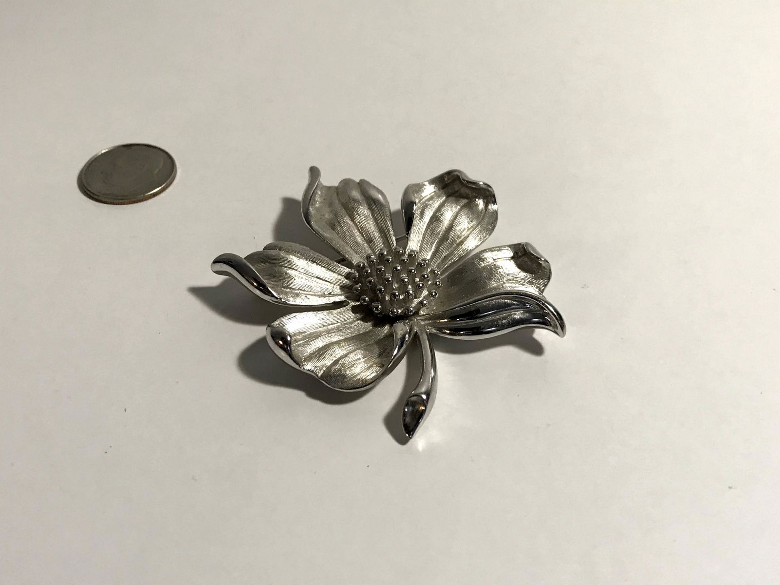 Vintage Signed Crown TRIFARI Brushed Silver Tone Flower: Vintage Signed Crown TRIFARI Brushed Silver Tone Flower Brooch Pin 2 1/4" Please view all photos as they are part of the description and condition of this Item, Feel free to contact me with questions