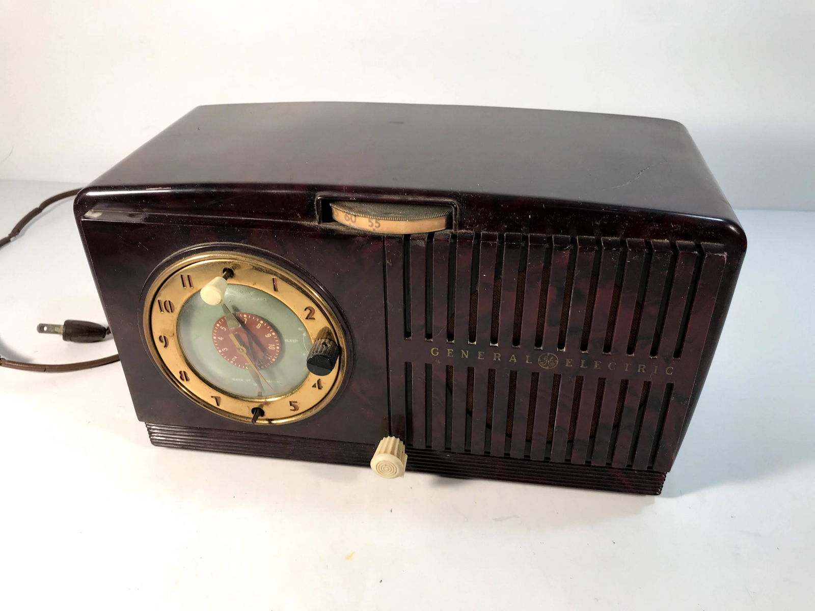 Vintage General Electric Brown Bakelite Radio Alarm: Vintage General Electric Brown Bakelite Radio Alarm Clock Model 505 GE Tube Brittle Cord Needs Changing scratch on the topPlease view all photos as they are part of the description and condition of th