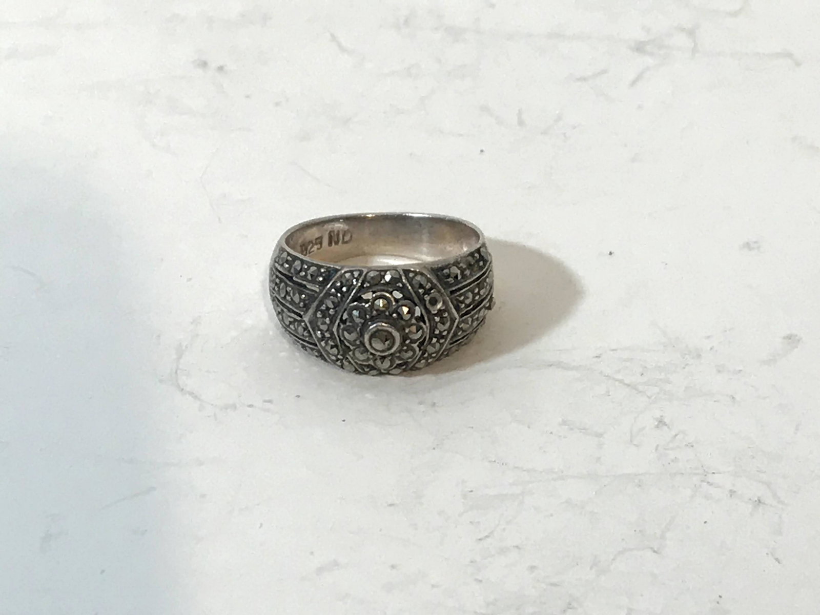 Marcasite & Onyx Sterling Silver Dome Ring Sz 7: Marcasite & Onyx Sterling Silver Dome Ring Sz 7 Please view all photos as they are part of the description and condition of this Item, Feel free to contact me with questions or picture requests! Used 