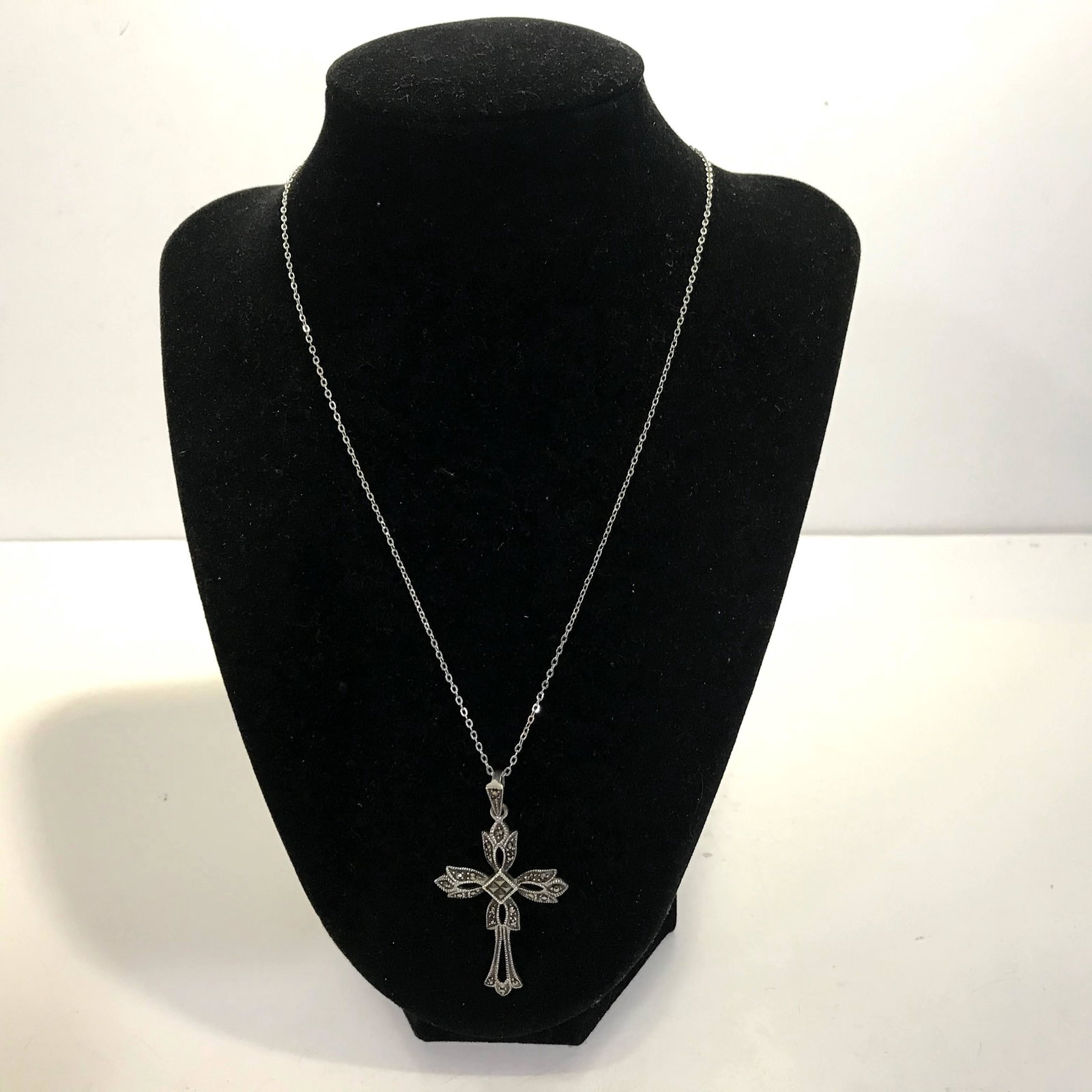 Vintage Signed RINC 925 Sterling Silver Marcasite Cross: Vintage Signed RINC 925 Sterling Silver Marcasite Cross Pendant 2" Please view all photos as they are part of the description and condition of this Item, Feel free to contact me with questions or pict