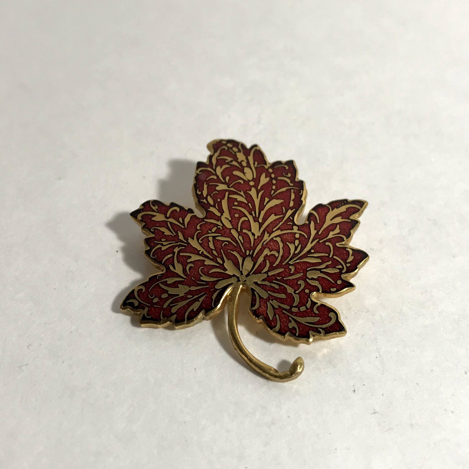 Vintage 1985 MMA Red maple Leaf Enamel Design STUNNING: Vintage 1985 MMA Red maple Leaf Enamel Design STUNNING Brooch Please view all photos as they are part of the description and condition of this Item, Feel free to contact me with questions or picture r
