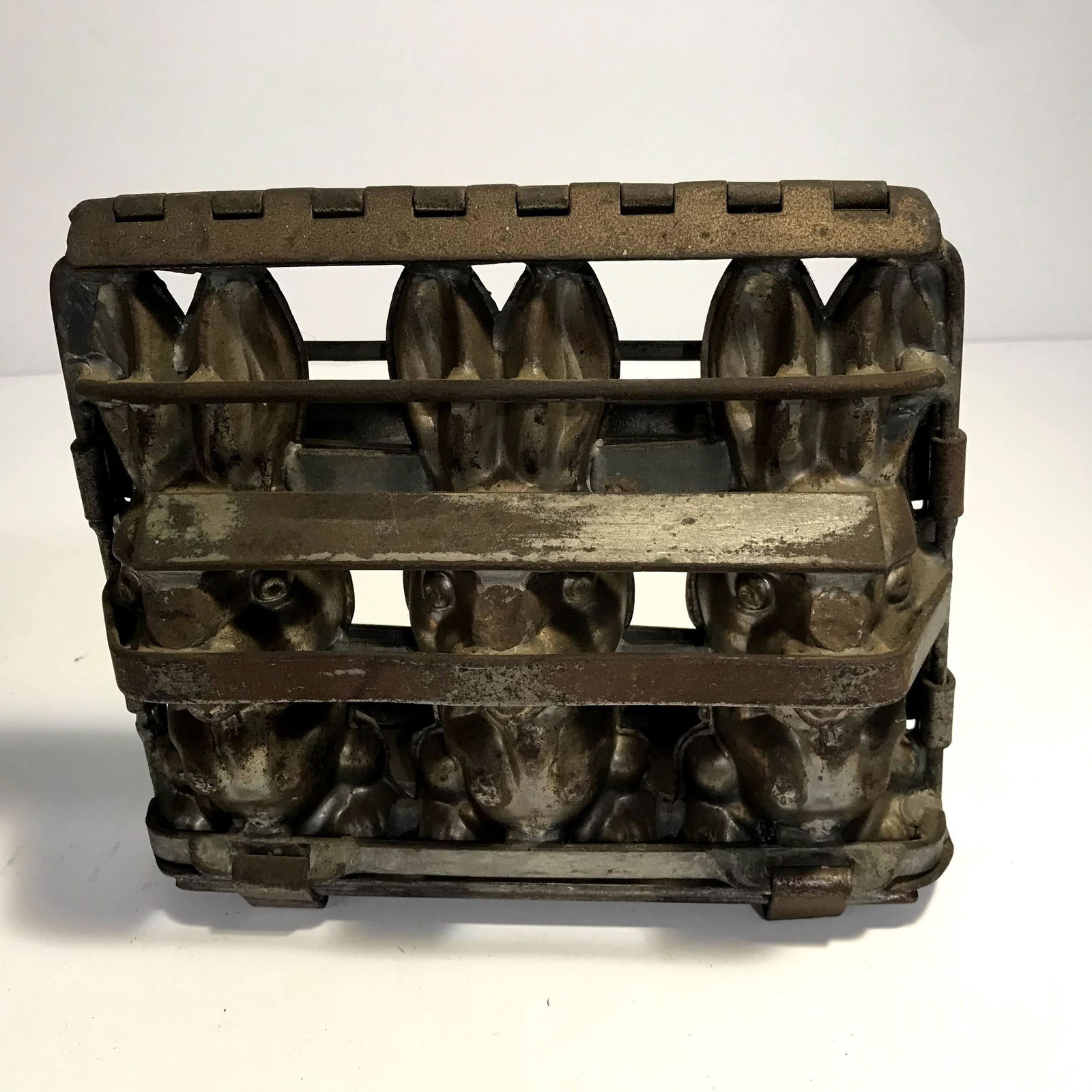 Antique Chocolate Mold Weygandt Anton Reiche Triple: Antique Chocolate Mold Weygandt Anton Reiche Triple Bunny Rabbit Vintage Easter Please view all photos as they are part of the description and condition of this Item, Feel free to contact me with ques