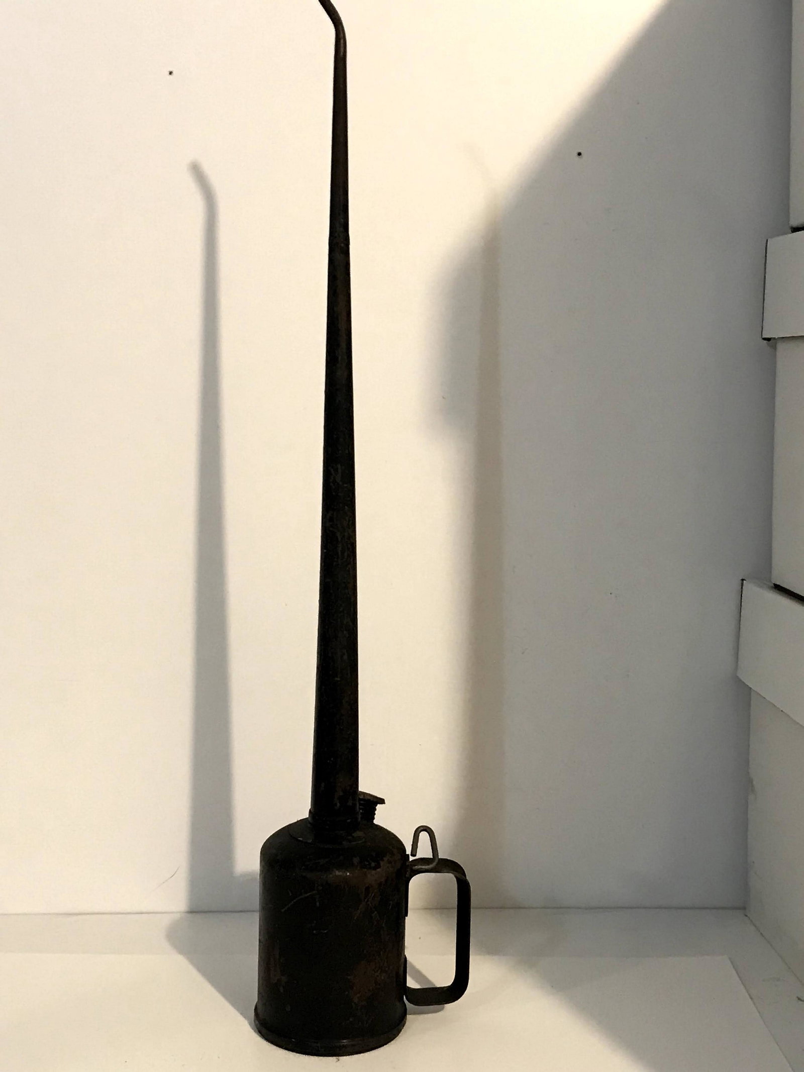 Antique Long Neck Spout Railroad Oil Can 28": Antique Long Neck Spout Railroad Oil Can 28" Please view all photos as they are part of the description and condition of this Item, Feel free to contact me with questions or picture requests! Used Ite