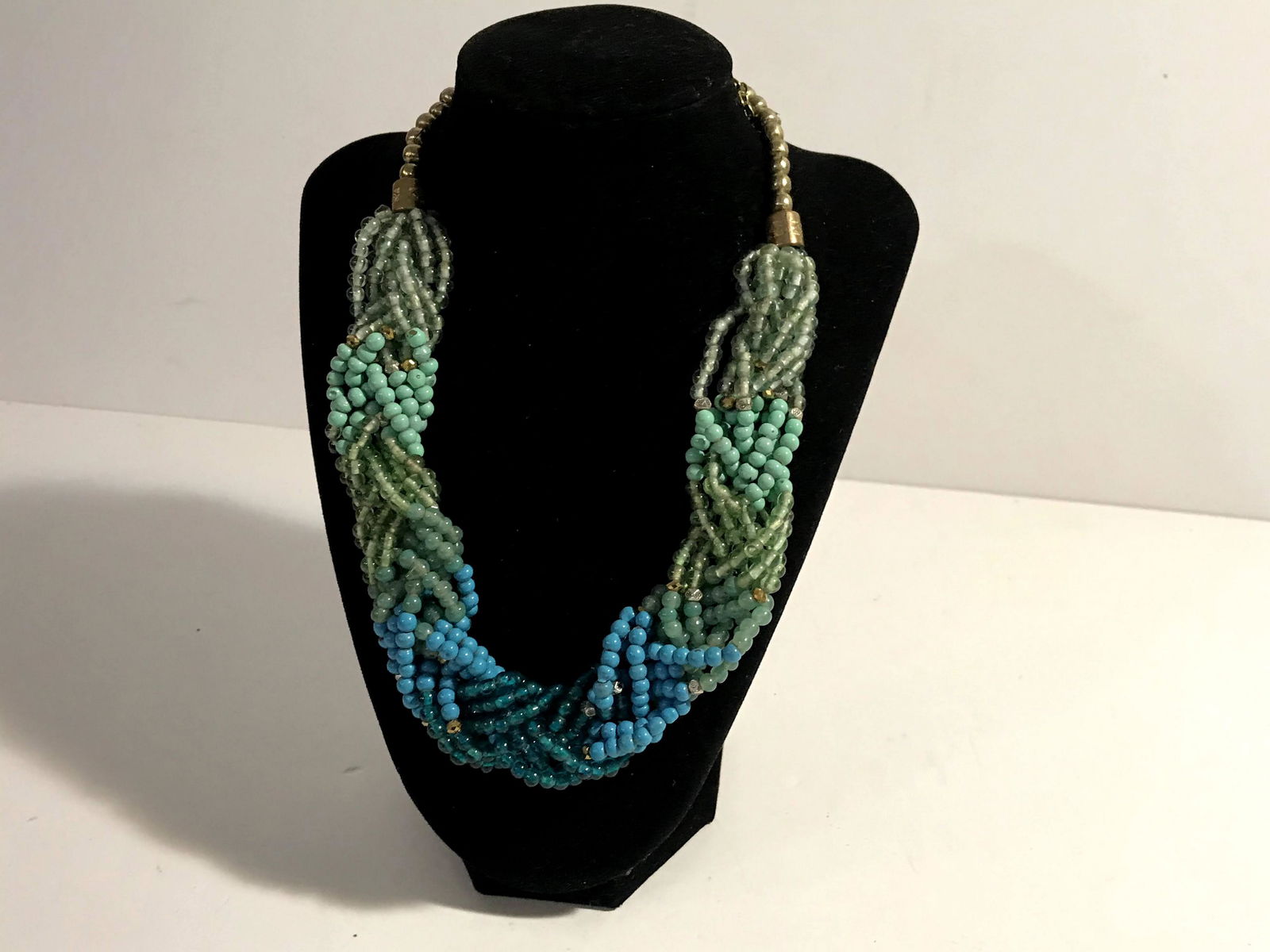 VTG Native American hand made glass seed beads necklace (1 of 4)