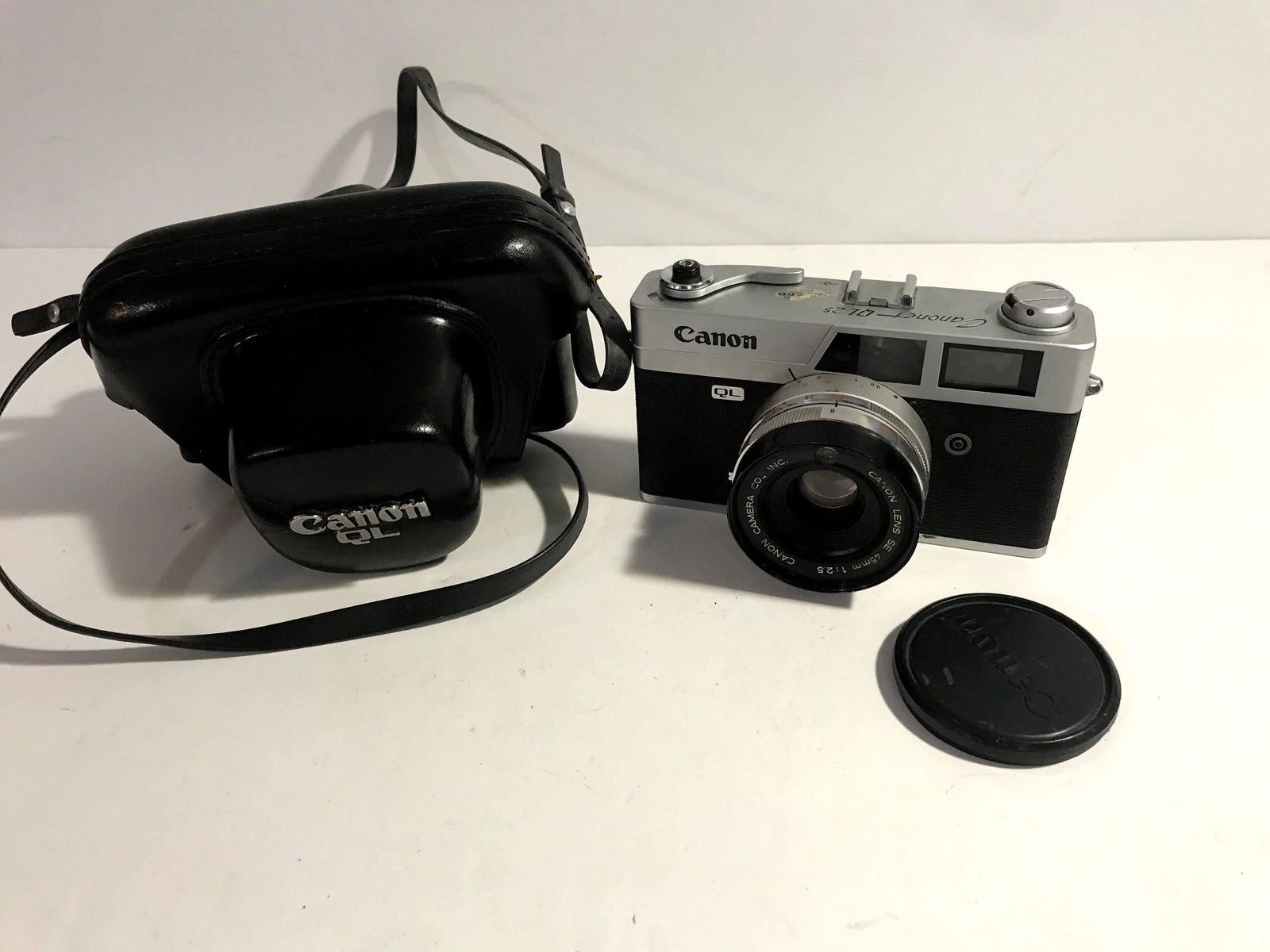 Canon Canonet QL25 Original 1965 35mm Rangefinder Film (1 of 3)