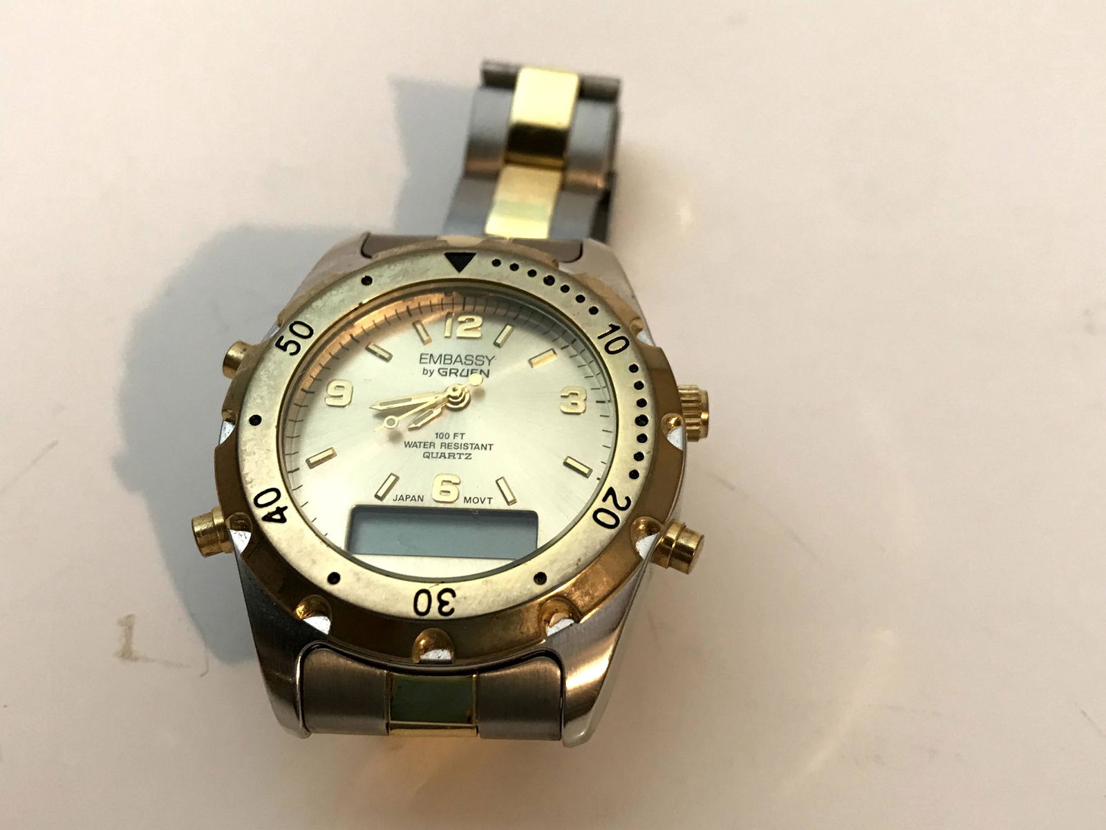 Embassy by Gruen Mens Watch: Embassy by Gruen Mens Watch 100ft Works Great Please view all photos as they are part of the description and condition of this Item, Feel free to contact me with questions or picture requests! Used It