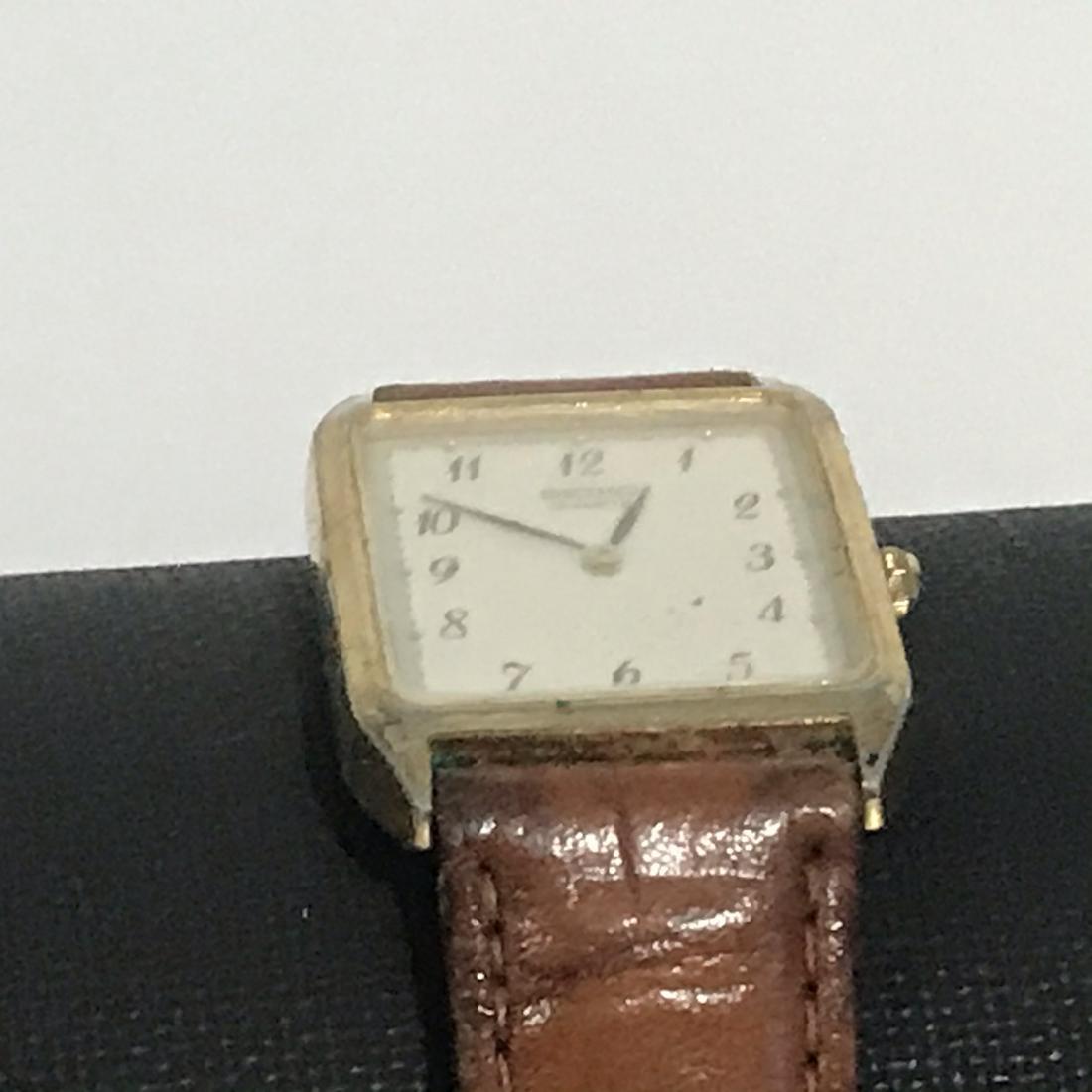Nice Vintage SEIKO 5Y00-5009 Gold Tone Men's Slim Dress: Nice Vintage SEIKO 5Y00-5009 Gold Tone Men's Slim Dress Watch Please view all photos as they are part of the description and condition of this Item, Feel free to contact me with questions or picture r