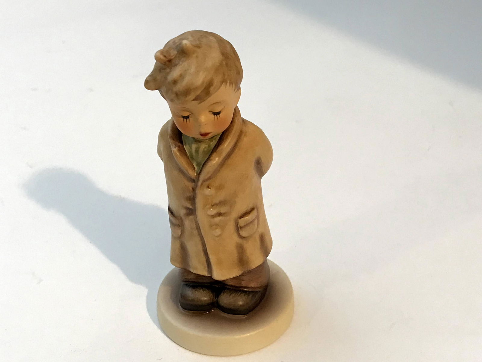 Goebel Hummel Figurine Too Shy to Sing Boy 845 4": Goebel Hummel Figurine Too Shy to Sing Boy 845 4" Please view all photos as they are part of the description and condition of this Item, Feel free to contact me with questions or picture requests! Use