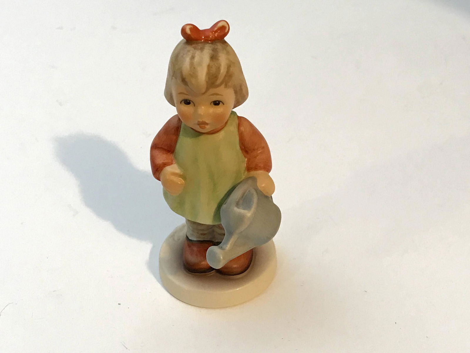 Vtg Hummel Goebel Figurine 729 Nature's Gift: Vtg Hummel Goebel Figurine 729 Nature's Gift Please view all photos as they are part of the description and condition of this Item, Feel free to contact me with questions or picture requests! Used Ite