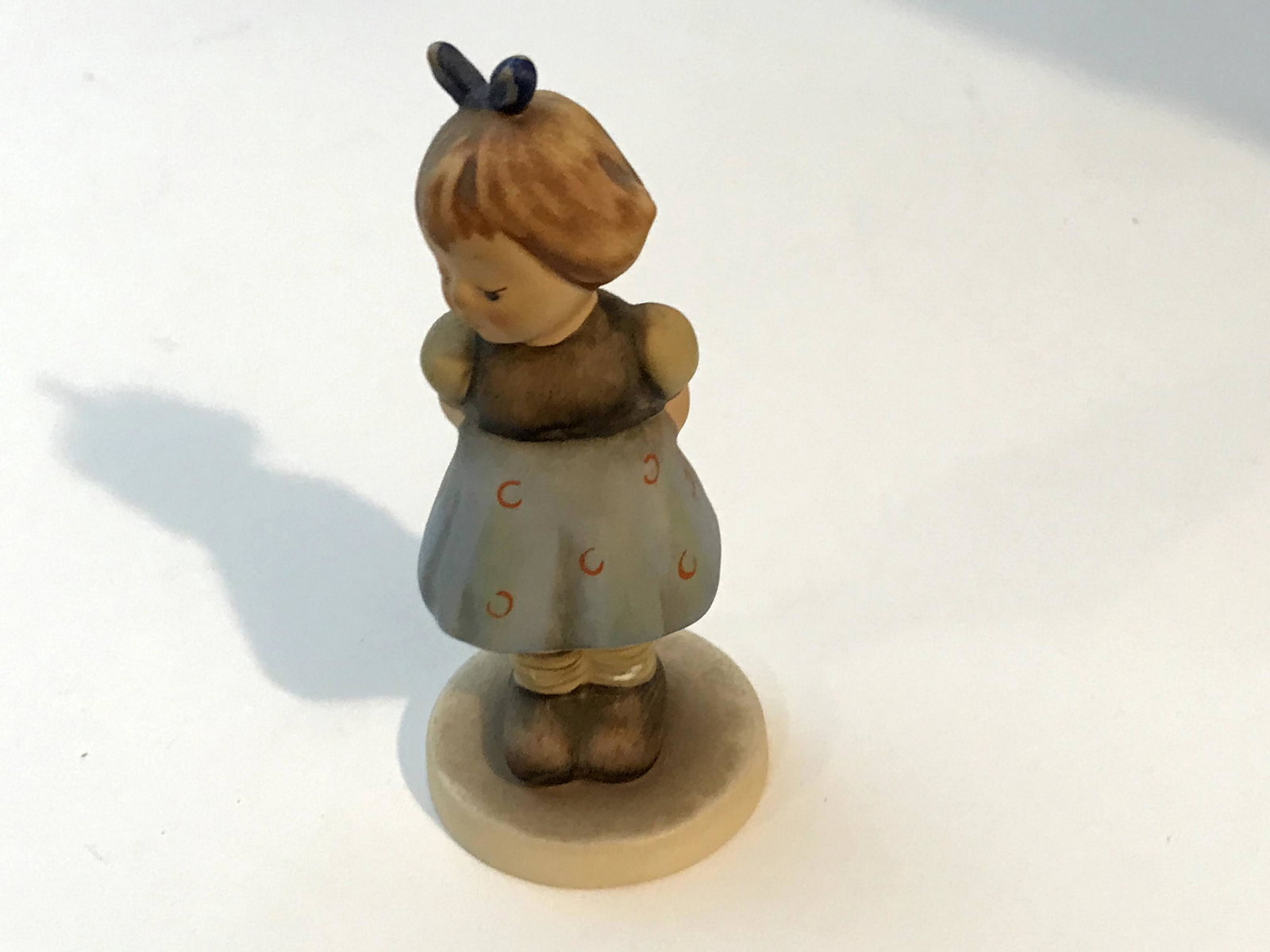 Goebel Hummel 493 Two Hands One Treat TMK7 4" (1 of 5)