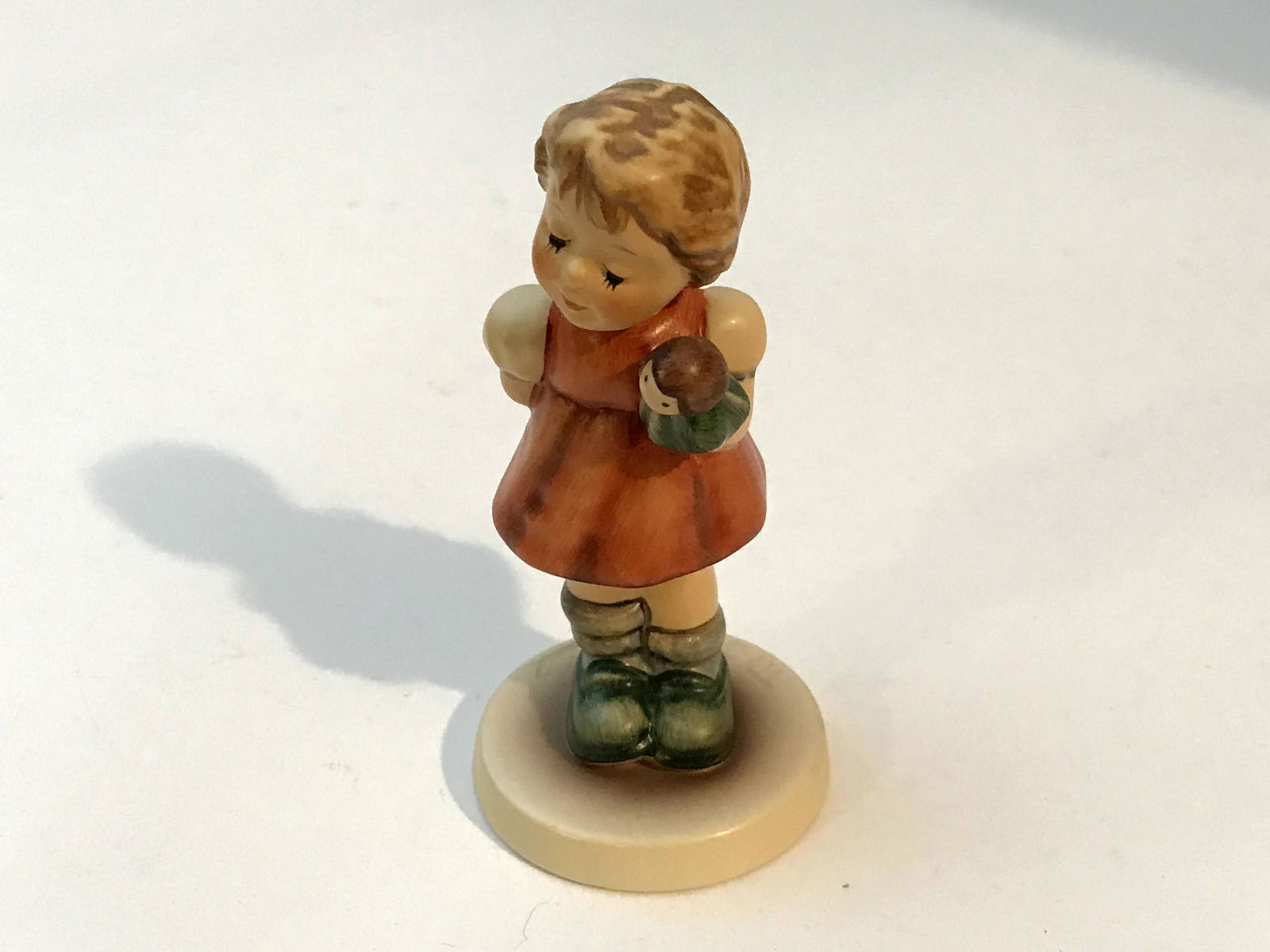 Goebel Hummel Puppet Princess #2103/A: Goebel Hummel Puppet Princess #2103/A Please view all photos as they are part of the description and condition of this Item, Feel free to contact me with questions or picture requests! Used Item AS IS