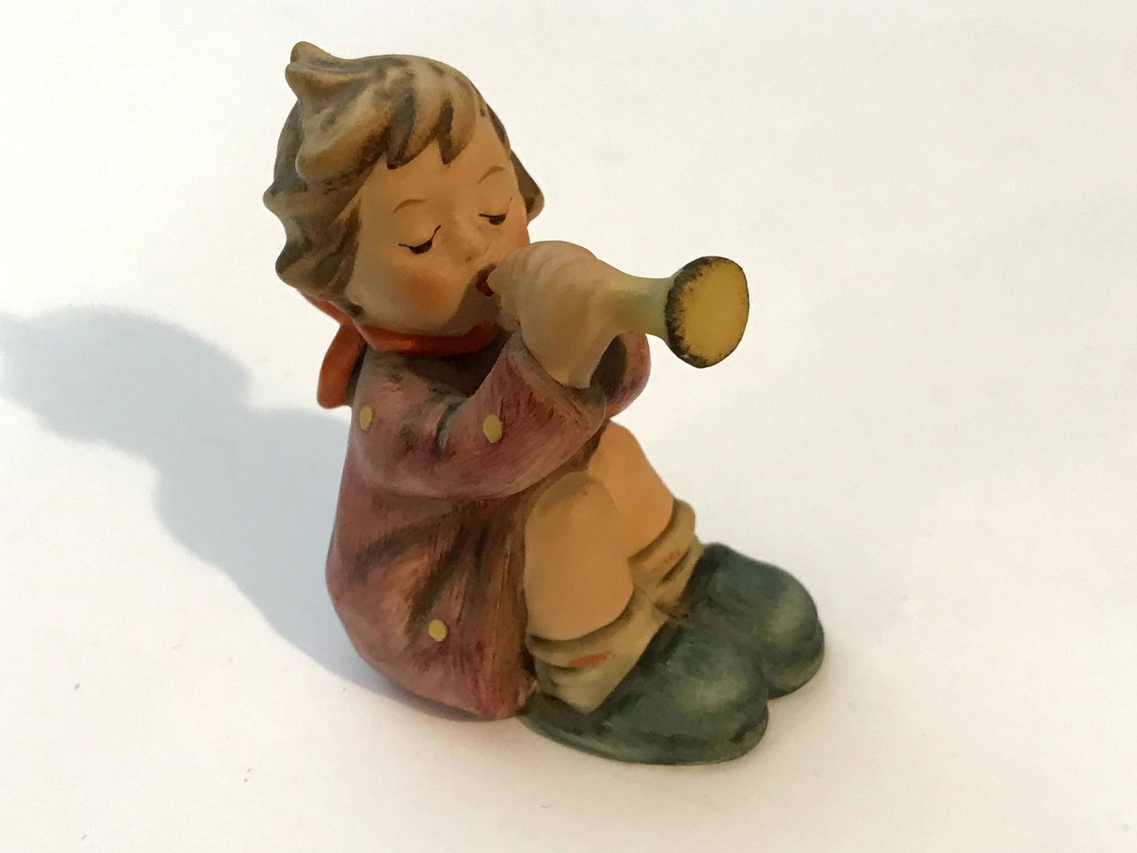 1968 Hummel Girl with Horn Trumpet Figurine 391 Goebel: 1968 Hummel Girl with Horn Trumpet Figurine 391 Goebel Please view all photos as they are part of the description and condition of this Item, Feel free to contact me with questions or picture requests