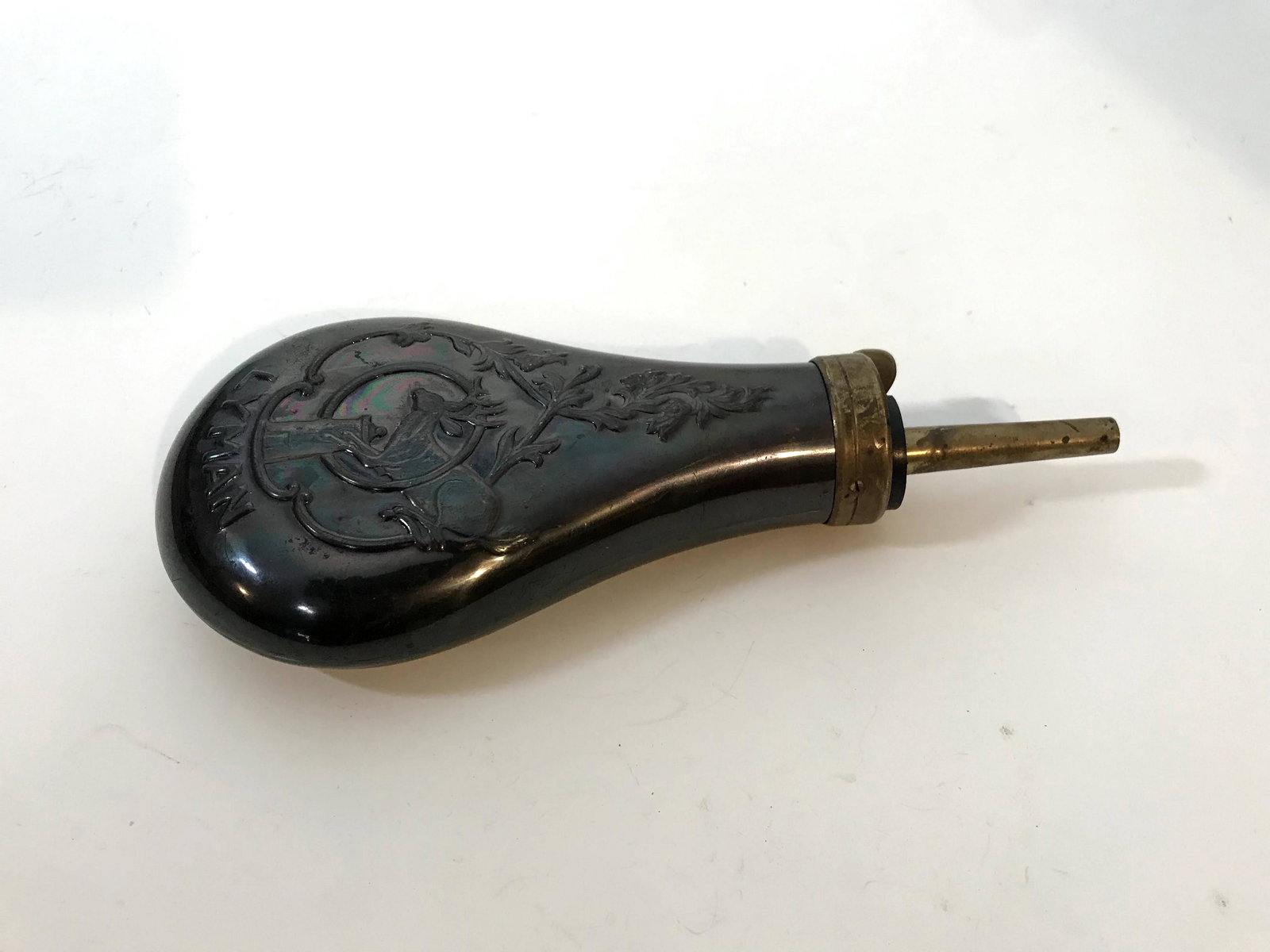 Lyman Brass Gun Black Powder Flask Deer Scene Vintage: Lyman Brass Gun Black Powder Flask Deer Scene Vintage Please view all photos as they are part of the description and condition of this Item, Feel free to contact me with questions or picture requests!