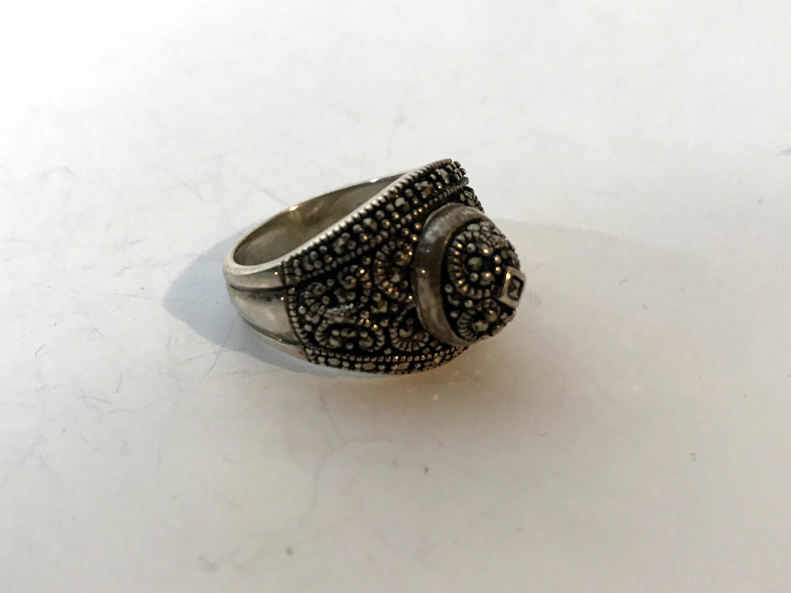 Vintage Sterling Silver Marcasite Art Deco Ring Size 8: Vintage Sterling Silver Marcasite Art Deco Ring Size 8 Please view all photos as they are part of the description and condition of this Item, Feel free to contact me with questions or picture requests