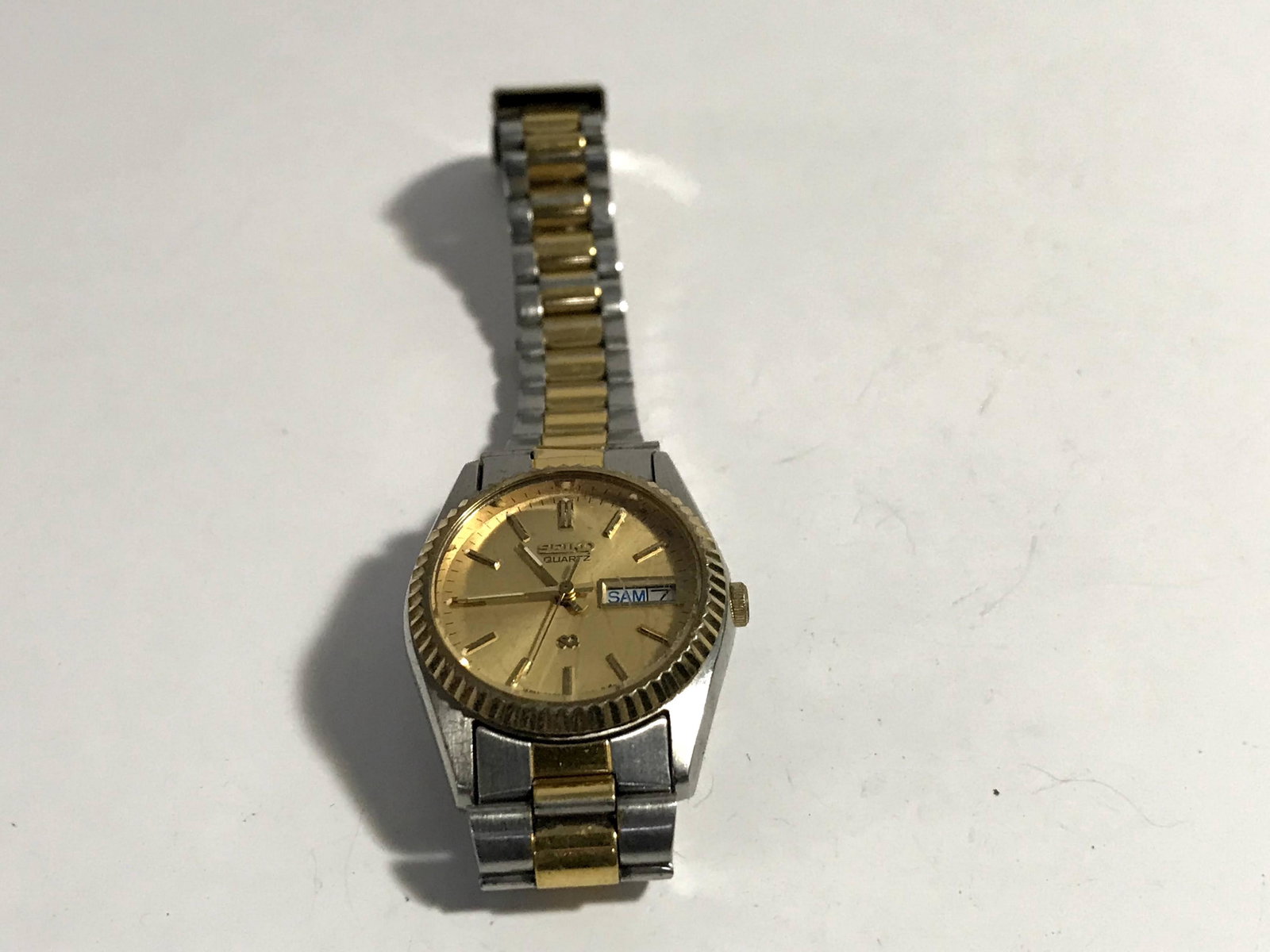 Seiko Women's Quartz 2A23-0030 G1 Watch 2 Tone Bracelet: Seiko Women's Quartz 2A23-0030 G1 Watch 2 Tone Bracelet Band White Dial Day Date Please view all photos as they are part of the description and condition of this Item, Feel free to contact me with que
