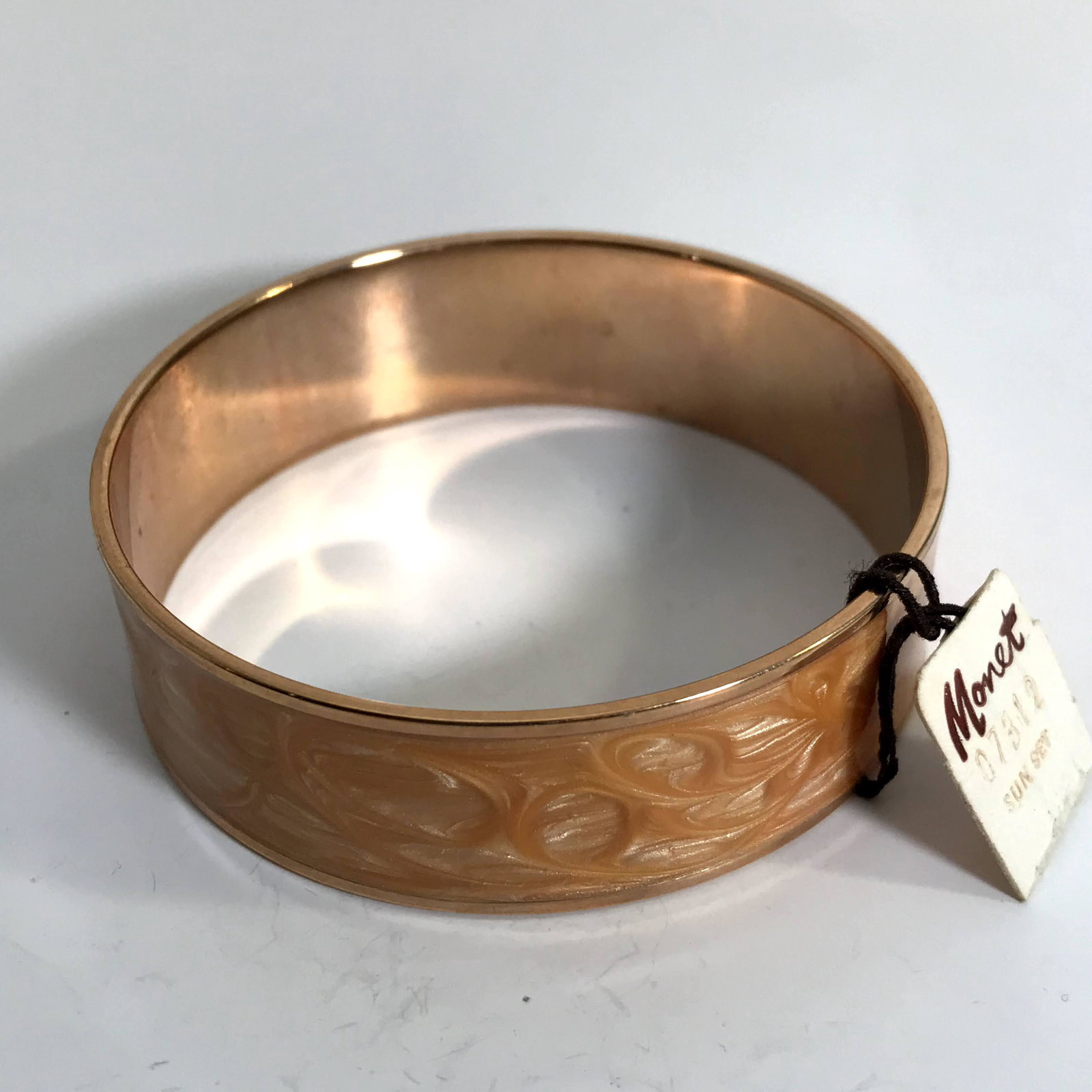 MONET Vintage Orange Enamel Bracelet 2 1/2": MONET Vintage Orange Enamel Bracelet 2 1/2" Please view all photos as they are part of the description and condition of this Item, Feel free to contact me with questions or picture requests!