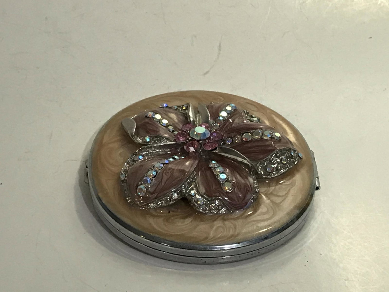 Vintage Pink Enamel Flower Rhinestone Lipstick/Mirror: Vintage Pink Enamel Flower Rhinestone Lipstick/Mirror Case Please view all photos as they are part of the description and condition of this Item, Feel free to contact me with questions or picture requ