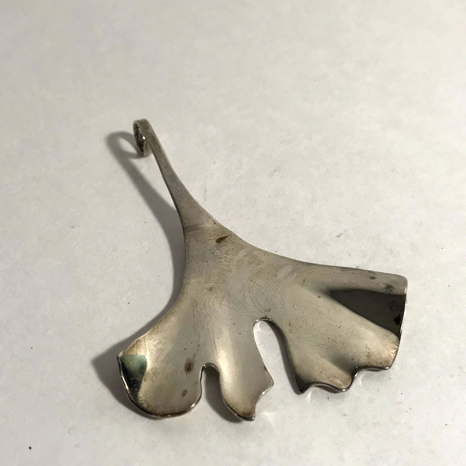 Robert Lee Morris RLM Studio Sterling Silver 925 Ginkgo: Robert Lee Morris RLM Studio Sterling Silver 925 Ginkgo Leaf Pendant Necklace 3 1/4" Please view all photos as they are part of the description and condition of this Item, Feel free to contact me with