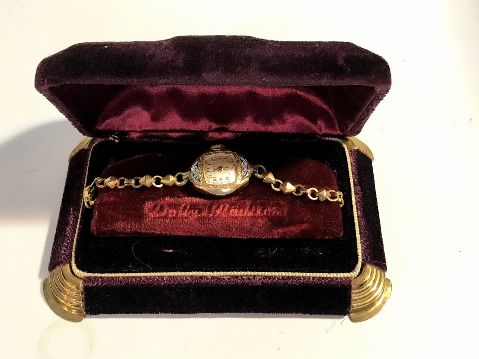 Vintage Bulova 10K Rolled Gold Watch with Diamonds: Vintage Bulova 10K Rolled Gold Watch with Diamonds Original Velvet Box works on and off Please view all photos as they are part of the description and condition of this Item, Feel free to contact me w