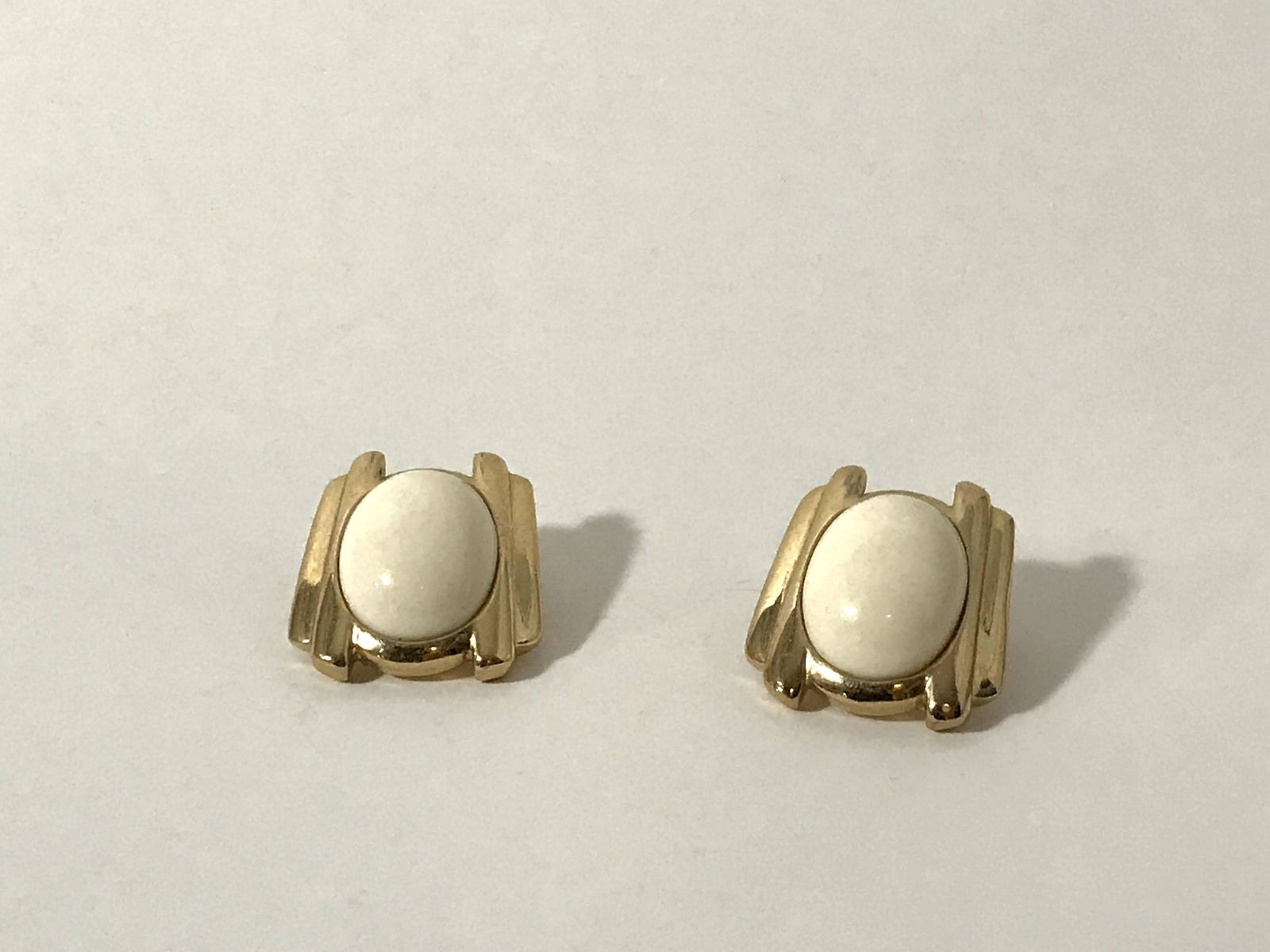 Vintage Trifari Gold Tone White Lucite Pierced Earrings: Vintage Trifari Gold Tone White Lucite Pierced Earrings Please view all photos as they are part of the description and condition of this Item, Feel free to contact me with questions or picture request