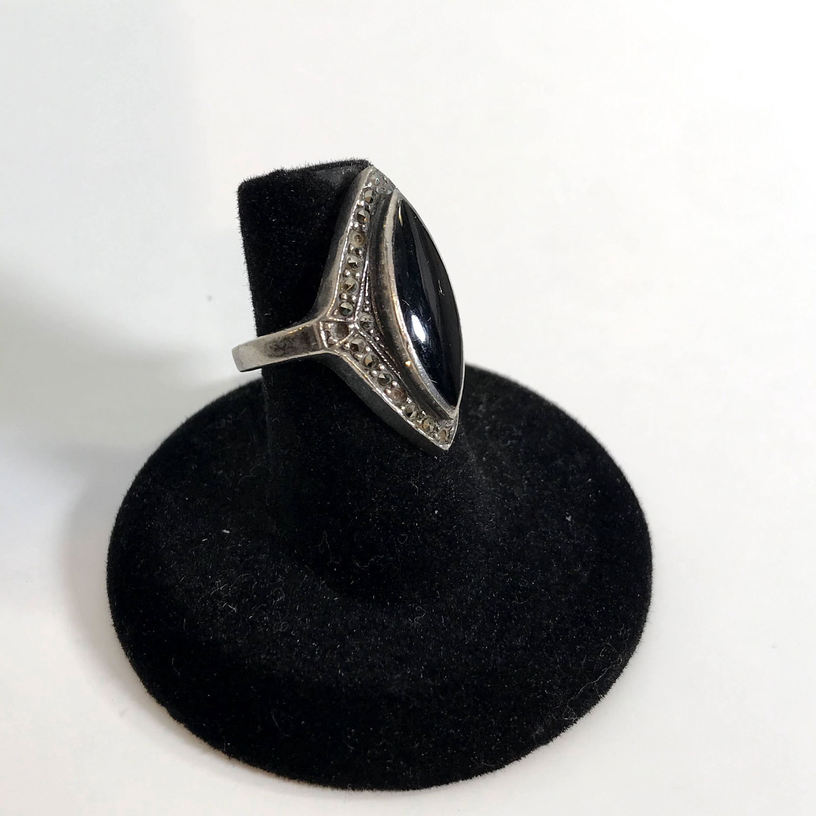 Vintage Sterling Silver Black Onyx Marcasite Ring sz 6 (1 of 5)