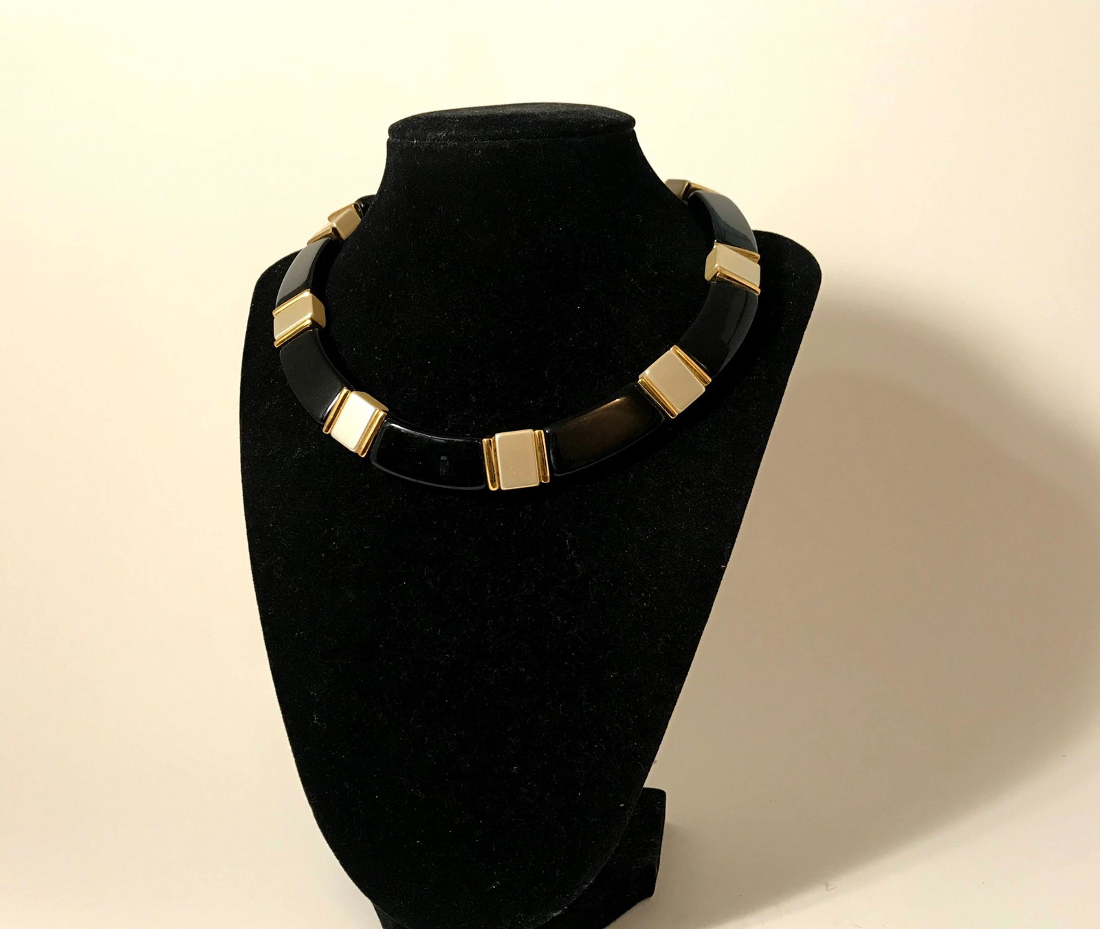 Napier Vintage Choker Black Gold Necklace 9": Napier Vintage Choker Black Gold Necklace 9" Please view all photos as they are part of the description and condition of this Item, Feel free to contact me with questions or picture requests! Used Ite