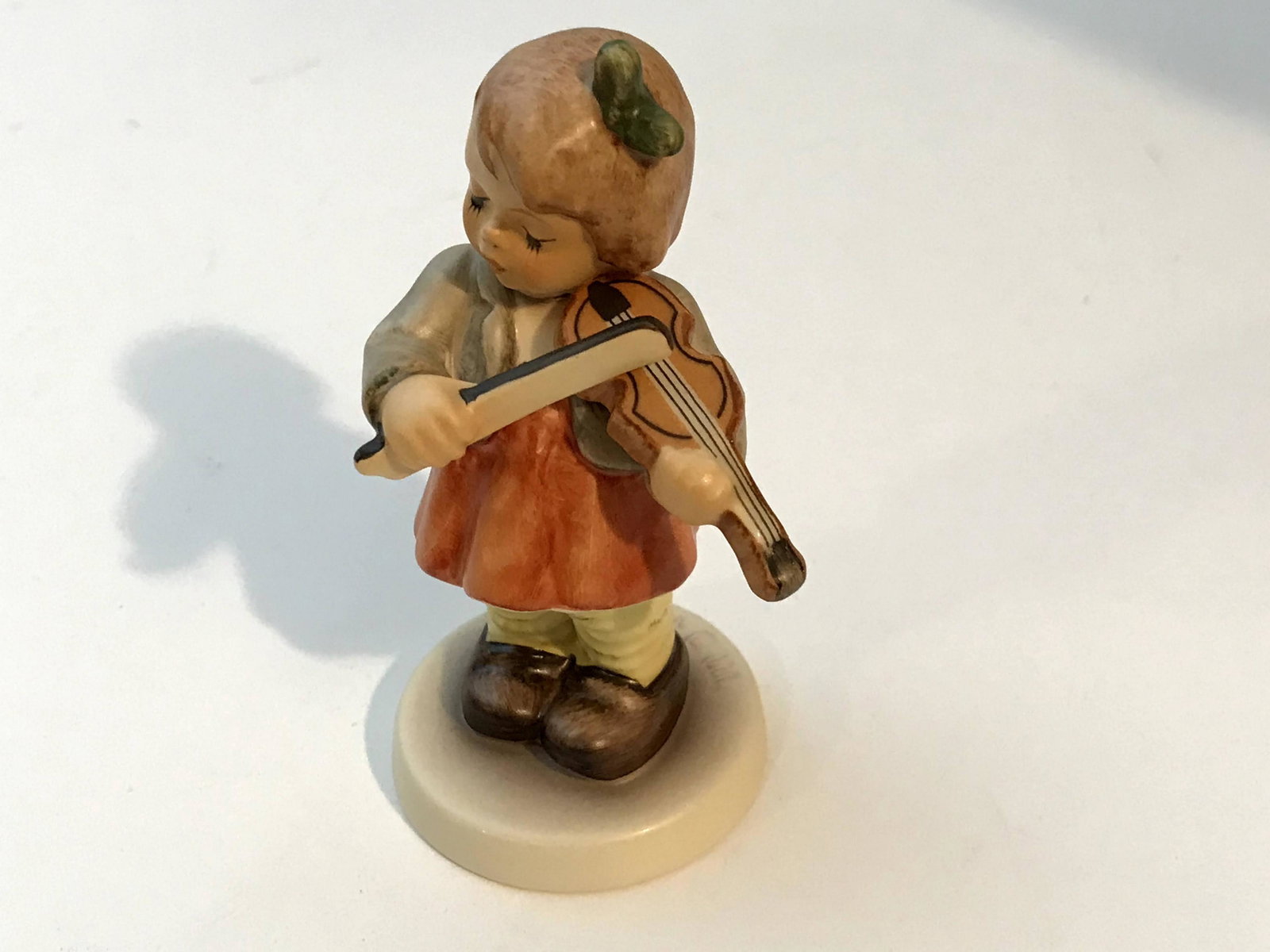 Vintage Hummel Figurine: 2184, First Violin: Vintage Hummel Figurine: 2184, First Violin Please view all photos as they are part of the description and condition of this Item, Feel free to contact me with questions or picture requests! Used Item
