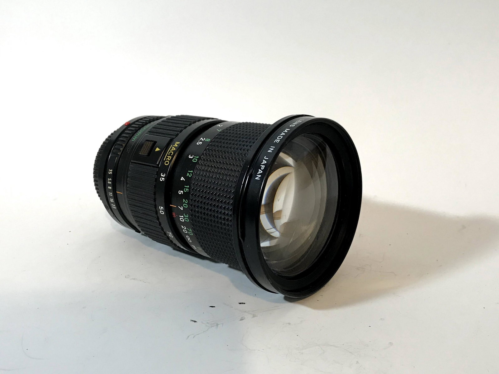 Canon FD 35-105mm 1:3.5 Zoom Lens - NEAR MINT! RARE: Canon FD 35-105mm 1:3.5 Zoom Lens - NEAR MINT! RARE FIND! Please view all photos as they are part of the description and condition of this Item, Feel free to contact me with questions or picture reque