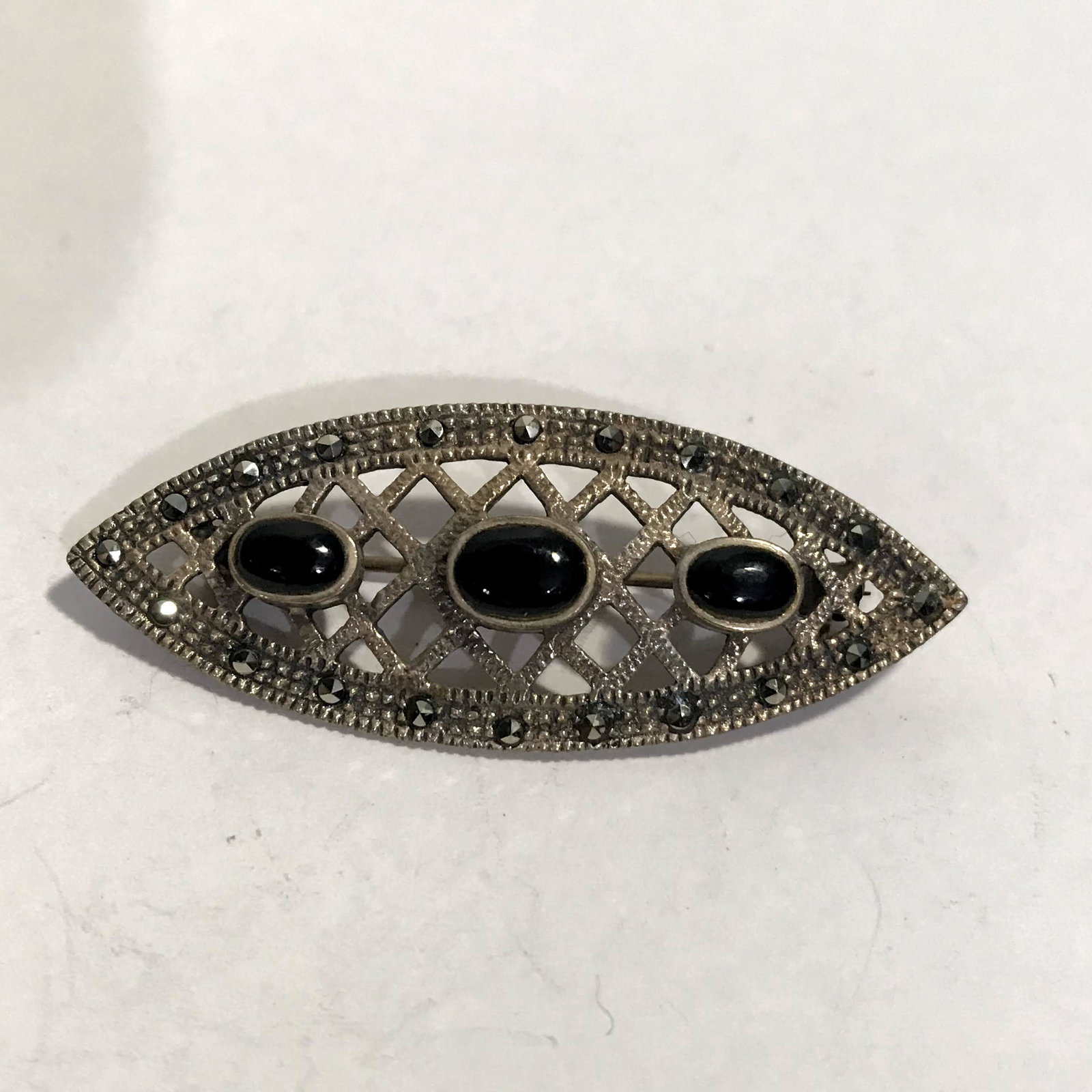 925 Sterling Silver - Vintage Marcasite Onyx Brooch Pin: 925 Sterling Silver - Vintage Marcasite Onyx Brooch Pin Please view all photos as they are part of the description and condition of this Item, Feel free to contact me with questions or picture request