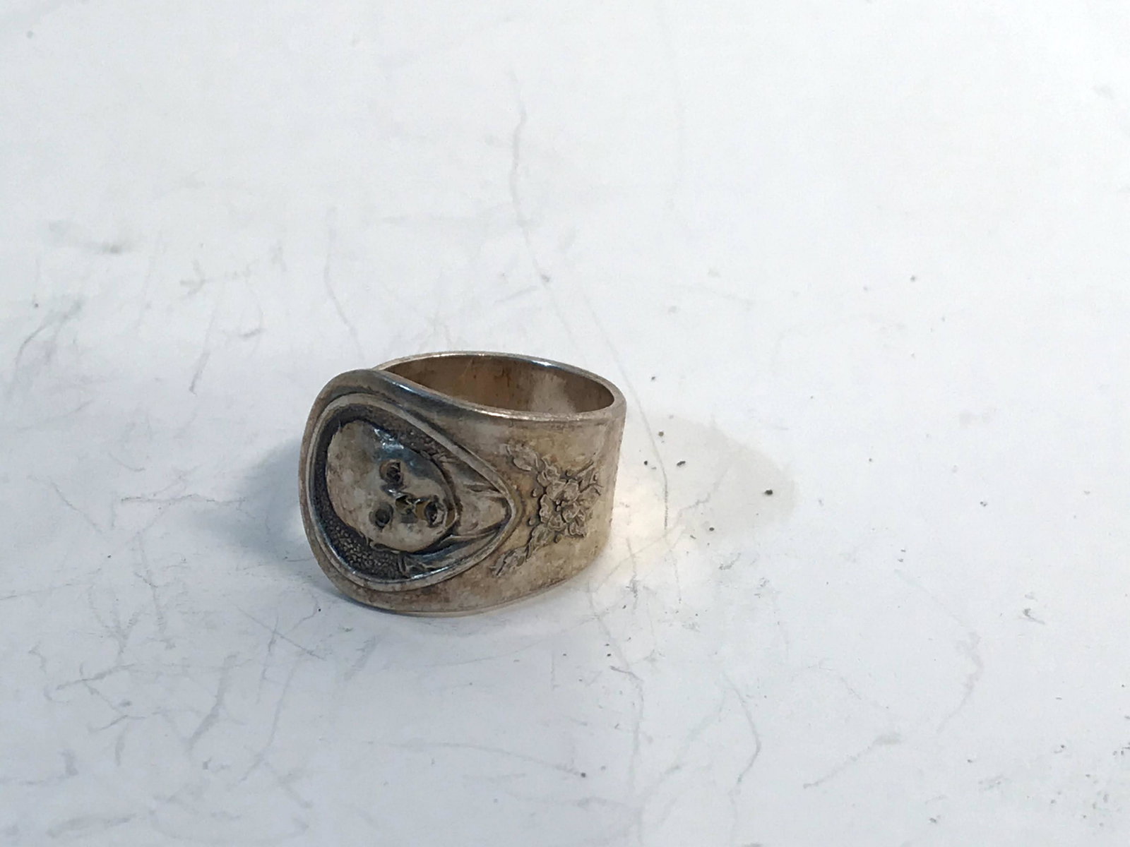 Gerber Oneida 925 Sterling Silver Ring Size 7: Gerber Oneida 925 Sterling Silver Ring Size 7 Please view all photos as they are part of the description and condition of this Item, Feel free to contact me with questions or picture requests!. Used I