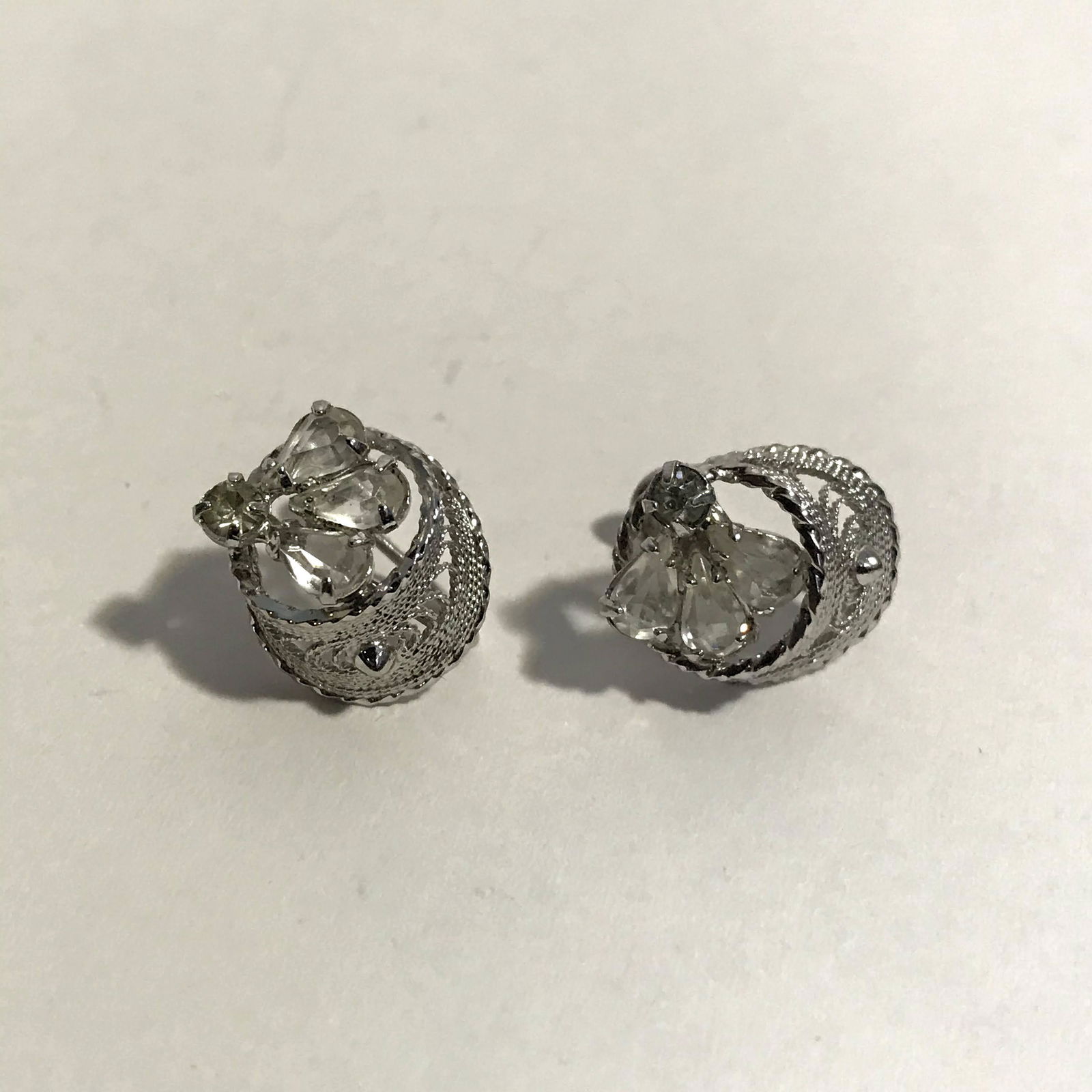 Sterling Silver Rhinestone Screwback Earrings .925: Sterling Silver Rhinestone Screwback Earrings .925 Please view all photos as they are part of the description and condition of this Item, Feel free to contact me with questions or picture requests!.Us