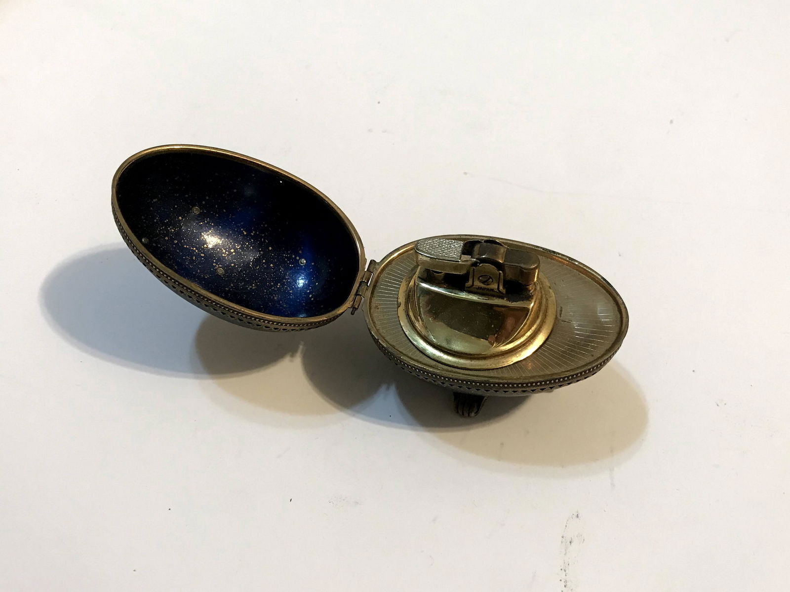 Vintage Evans Blue Metal Faberge Egg Footed Cigarette: Vintage Evans Blue Metal Faberge Egg Footed Cigarette Lighter needs flint Please view all photos as they are part of the description and condition of this Item, Feel free to contact me with questions