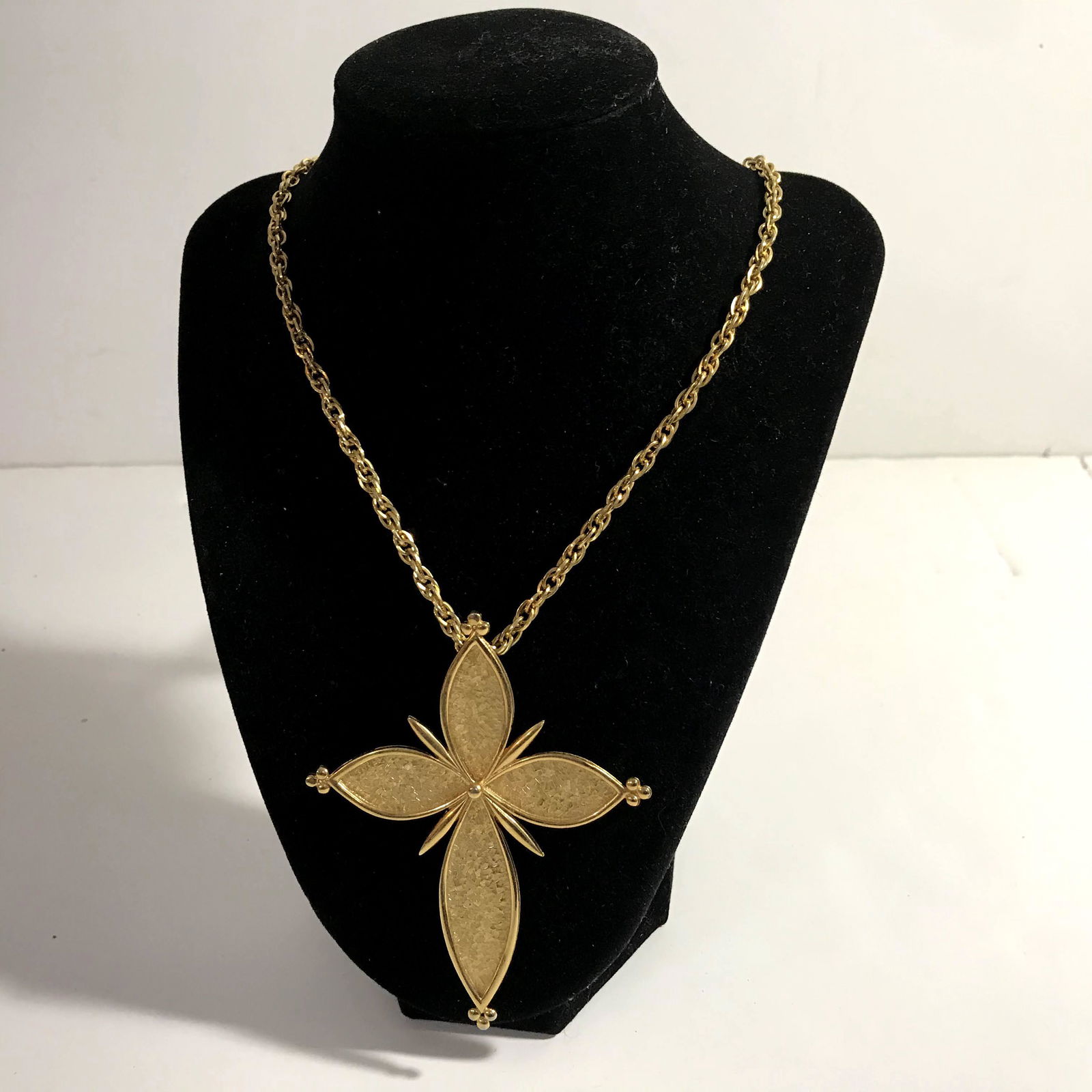 Act II Gold Tone Flower Cross Vintage Brooch 4" (1 of 4)