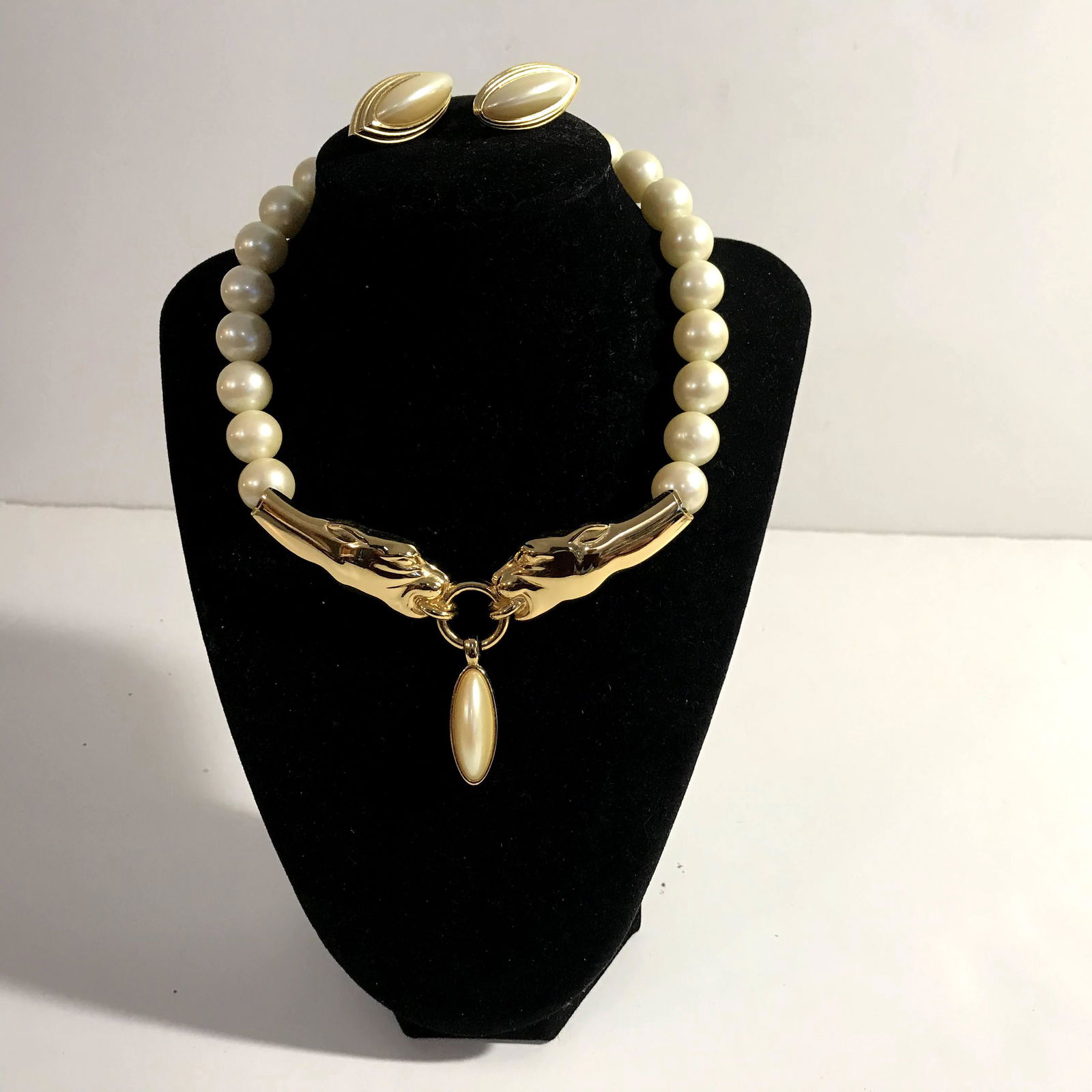 Givenchy Faux Pearl Choker Big Cat Head Necklace Gold (1 of 6)