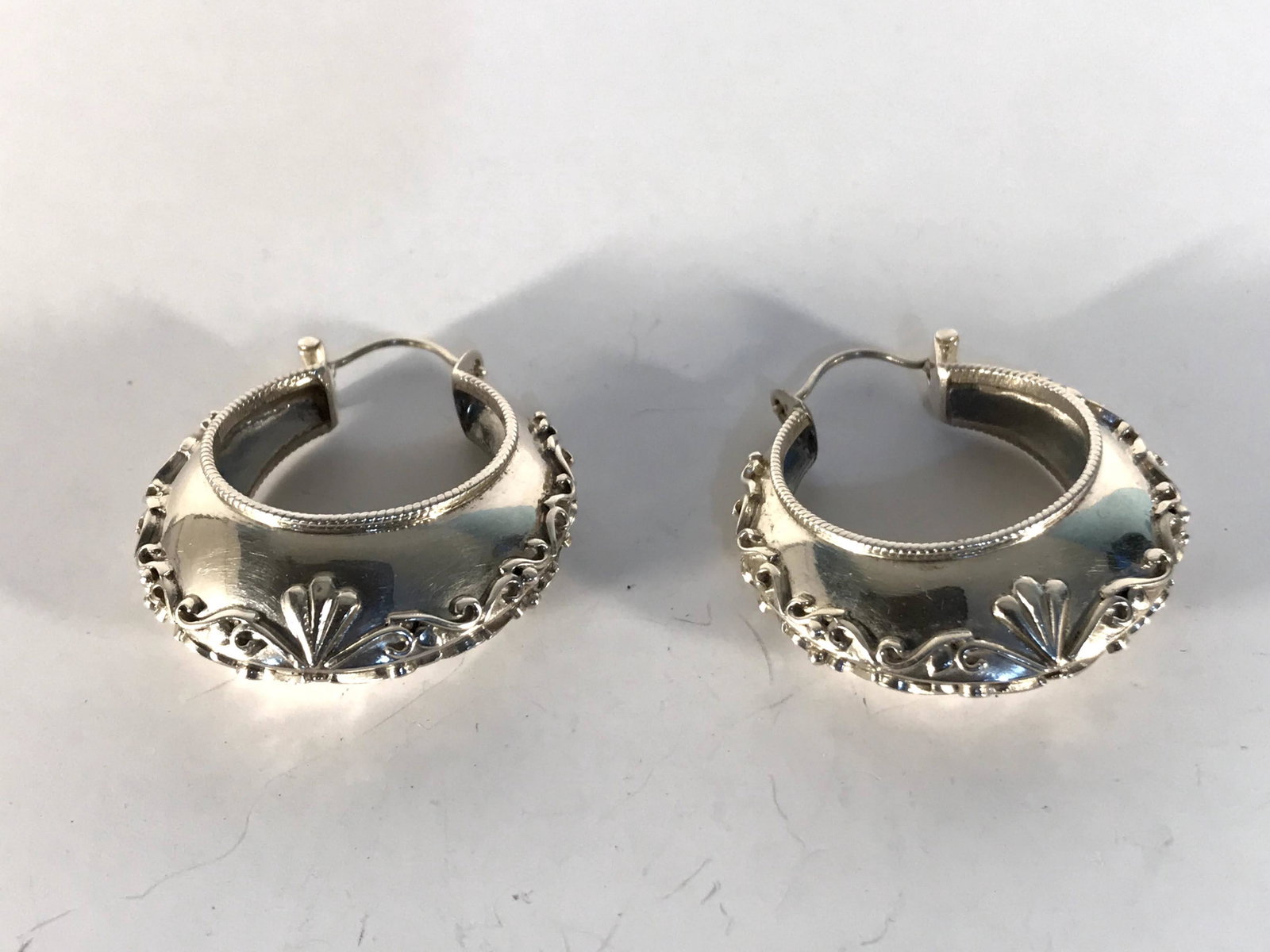 Large Vintage Hoop 1 1/2" Earrings Nice!!!: Large Vintage Hoop 1 1/2" Earrings Nice!!! Please view all photos as they are part of the description and condition of this Item, Feel free to contact me with questions or picture requests! Used Item 