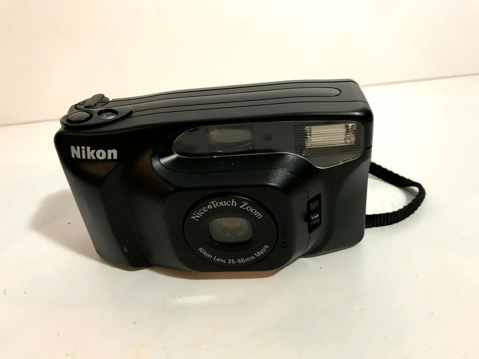 Nice Nikon Zoom Camera: Nice Nikon Zoom Camera Please view all photos as they are part of the description and condition of this Item, Feel free to contact me with questions or picture requests Used Item AS IS